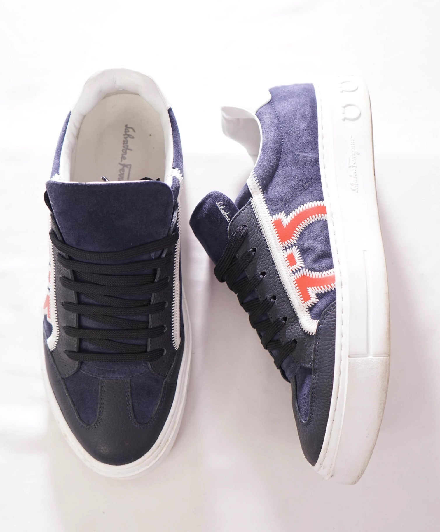 $795 FERRAGAMO - "BORG 5" Leather Navy Sneakers - 8.5 M