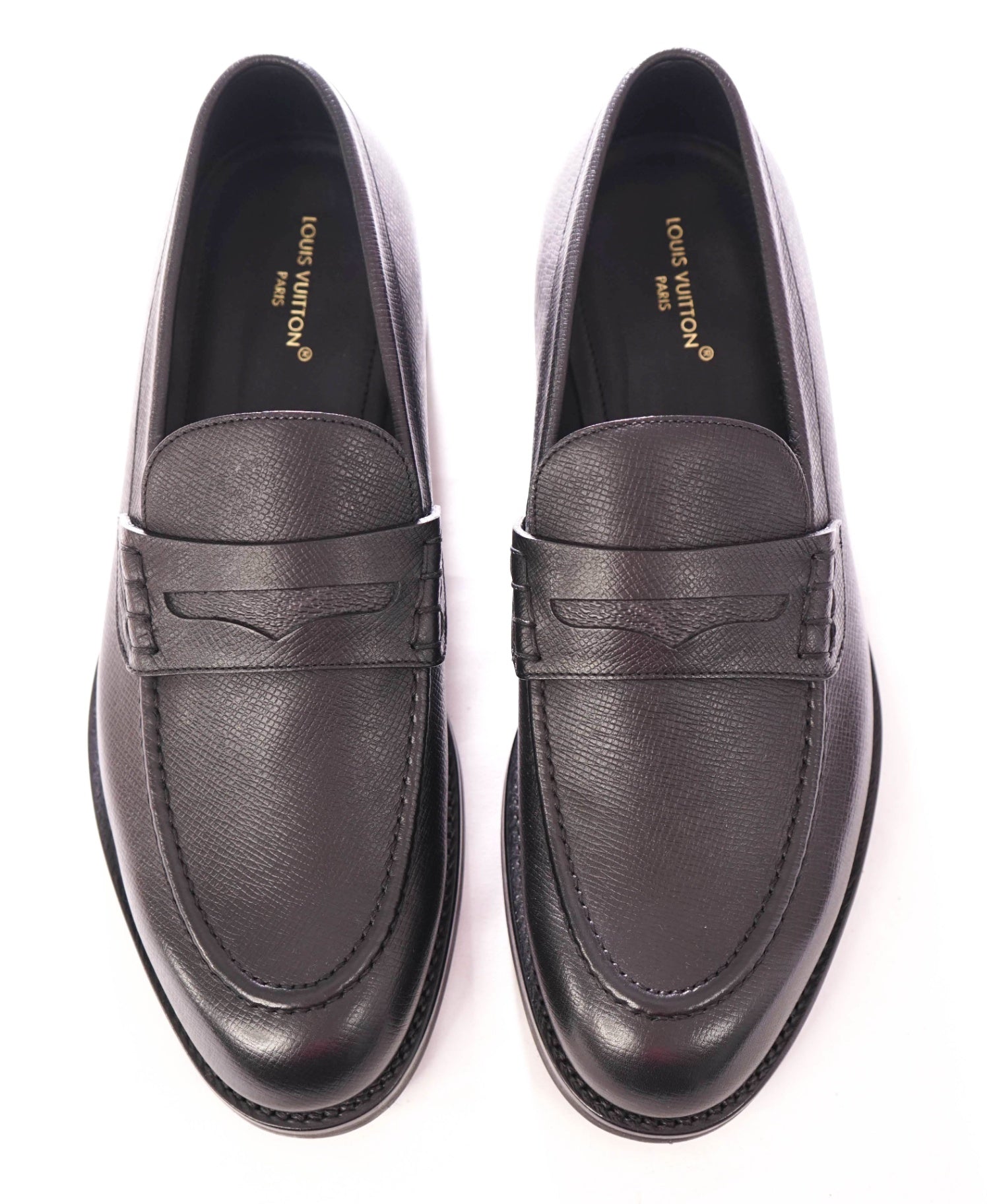 $1,530 LOUIS VUITTON - Black Pebble Leather Penny Loafer - 9.5US (8.5LV)