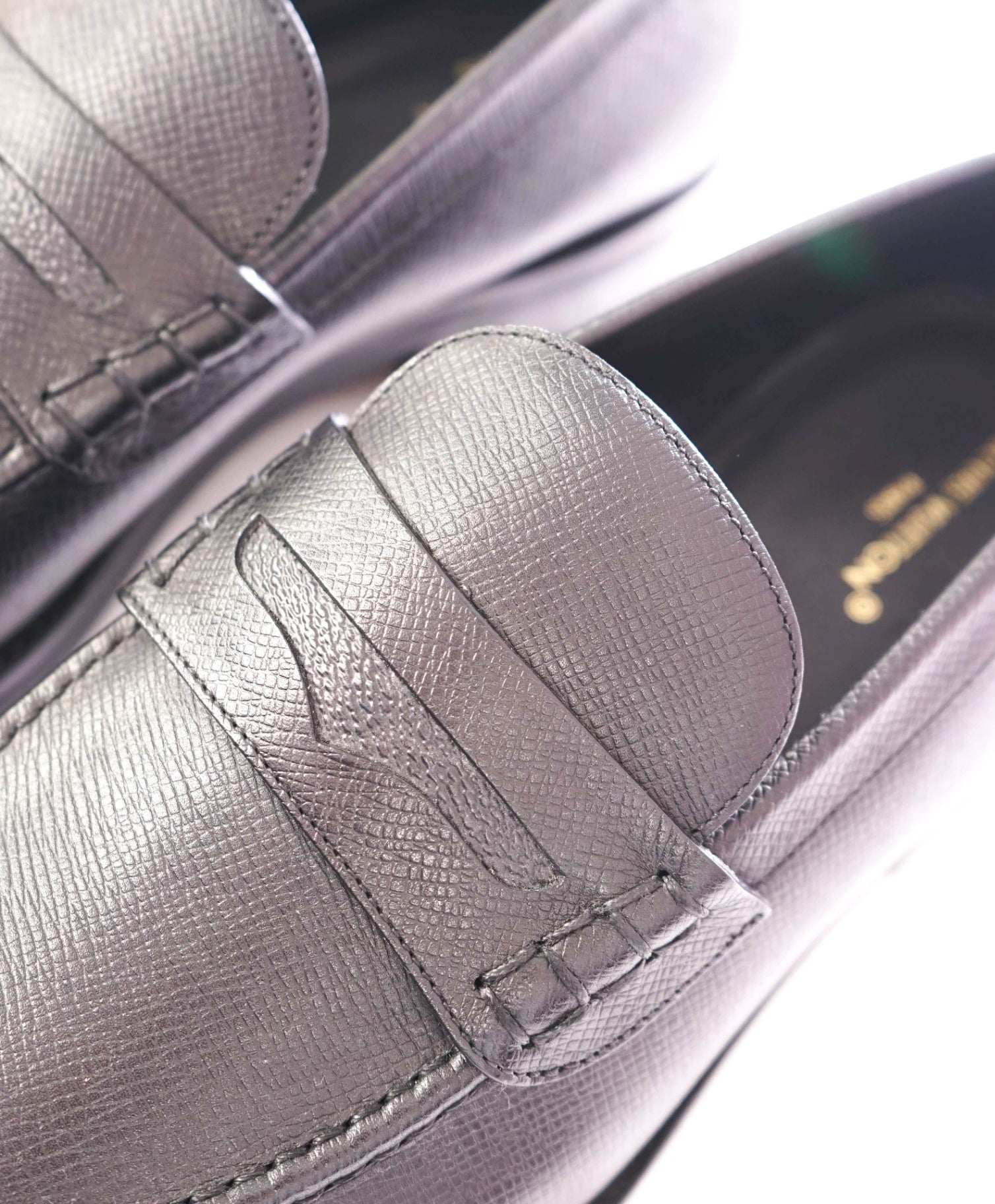 $1,530 LOUIS VUITTON - Black Pebble Leather Penny Loafer - 9.5US (8.5LV)