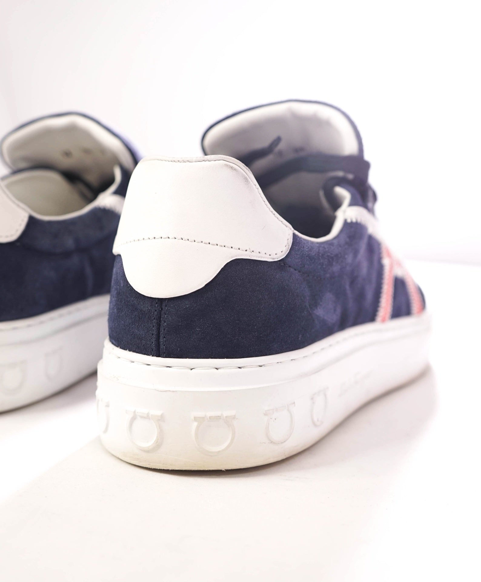 $795 FERRAGAMO - "BORG 5" Leather Navy Sneakers - 8.5 M