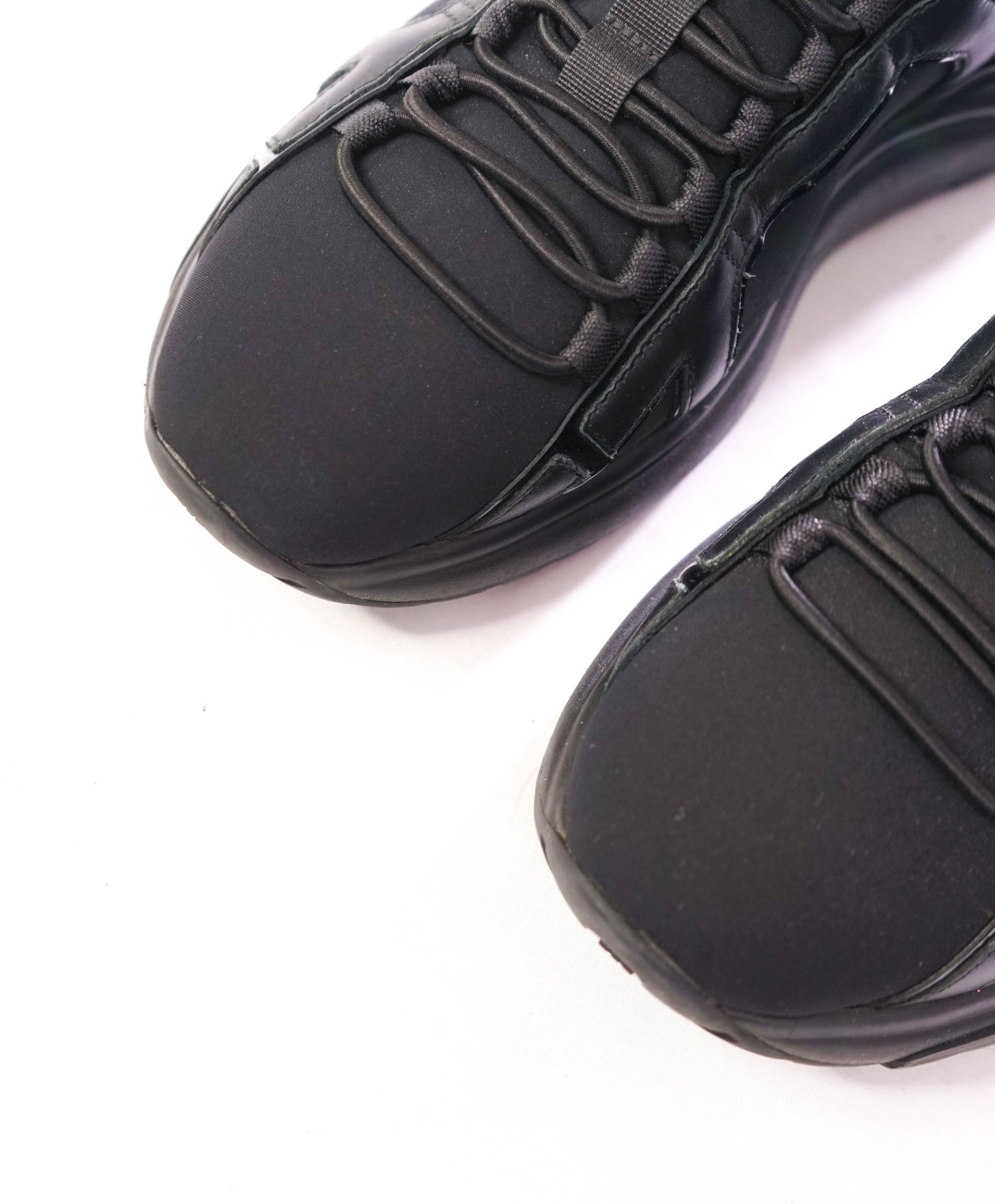 $850 SALVATORE FERRAGAMO - Black Runner Sneakers - 8.5 M