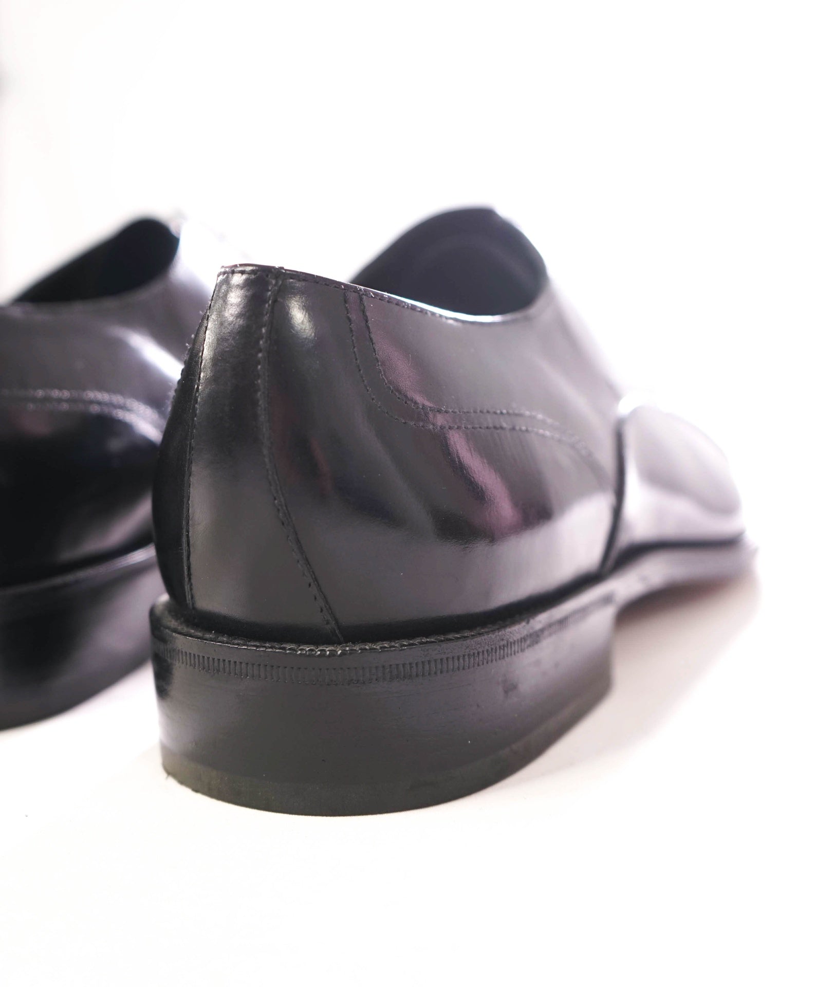 $895 SALVATORE FERRAGAMO - Leather Black Cap Toe Oxfords - 9 D