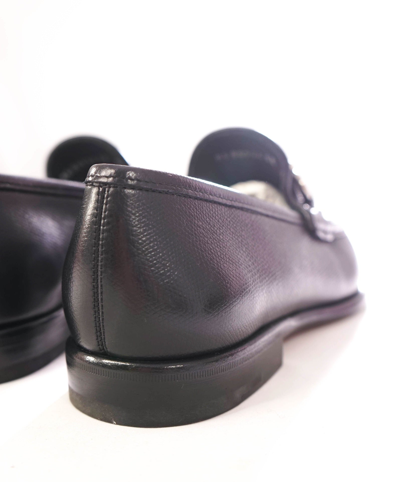 $895 FERRAGAMO - Black Leather "MASON" Pebbled Loafers - 8.5 EE