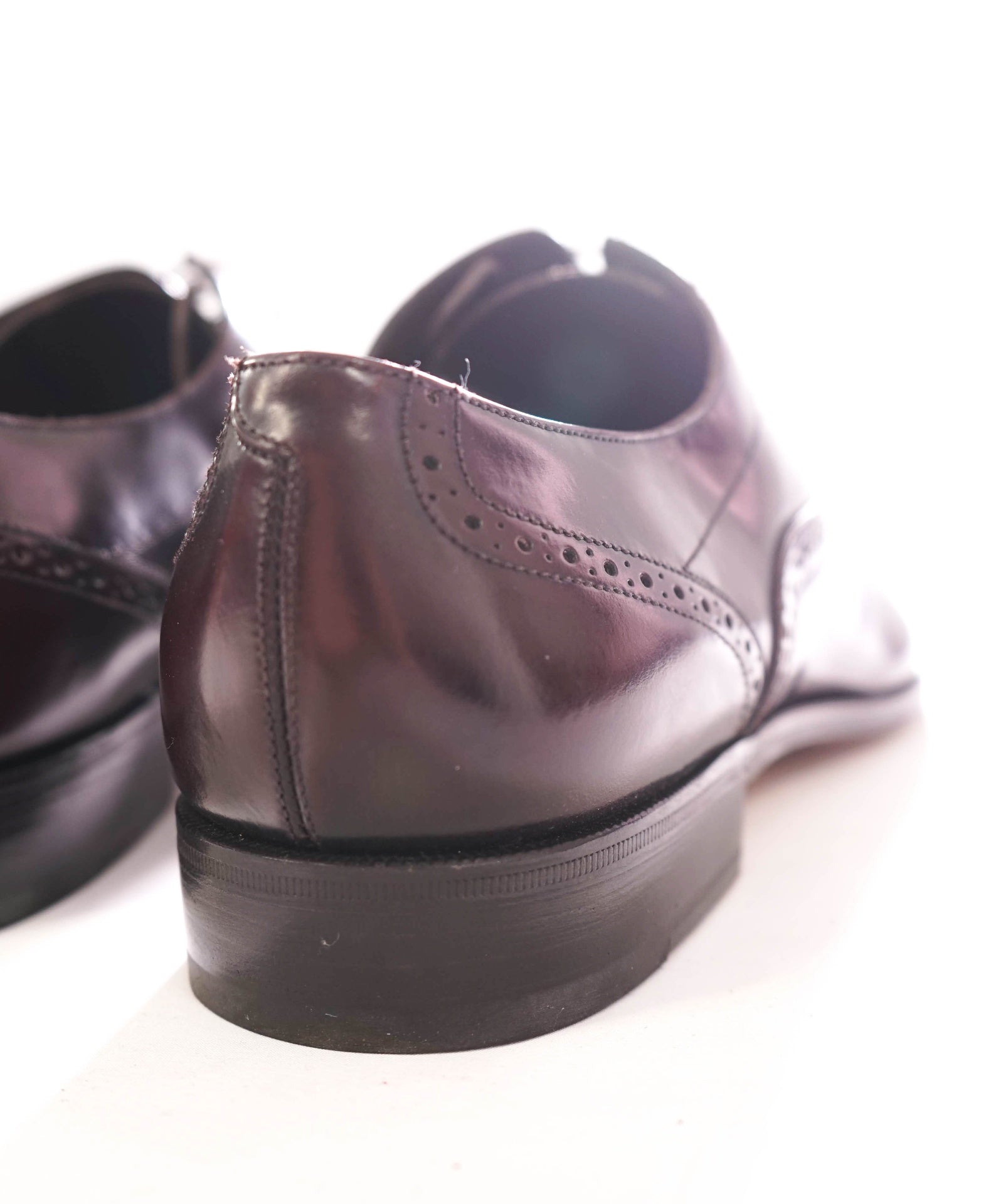 $895 FERRAGAMO - Leather "CAESY" Burgundy Brogue Oxfords - 9.5 D