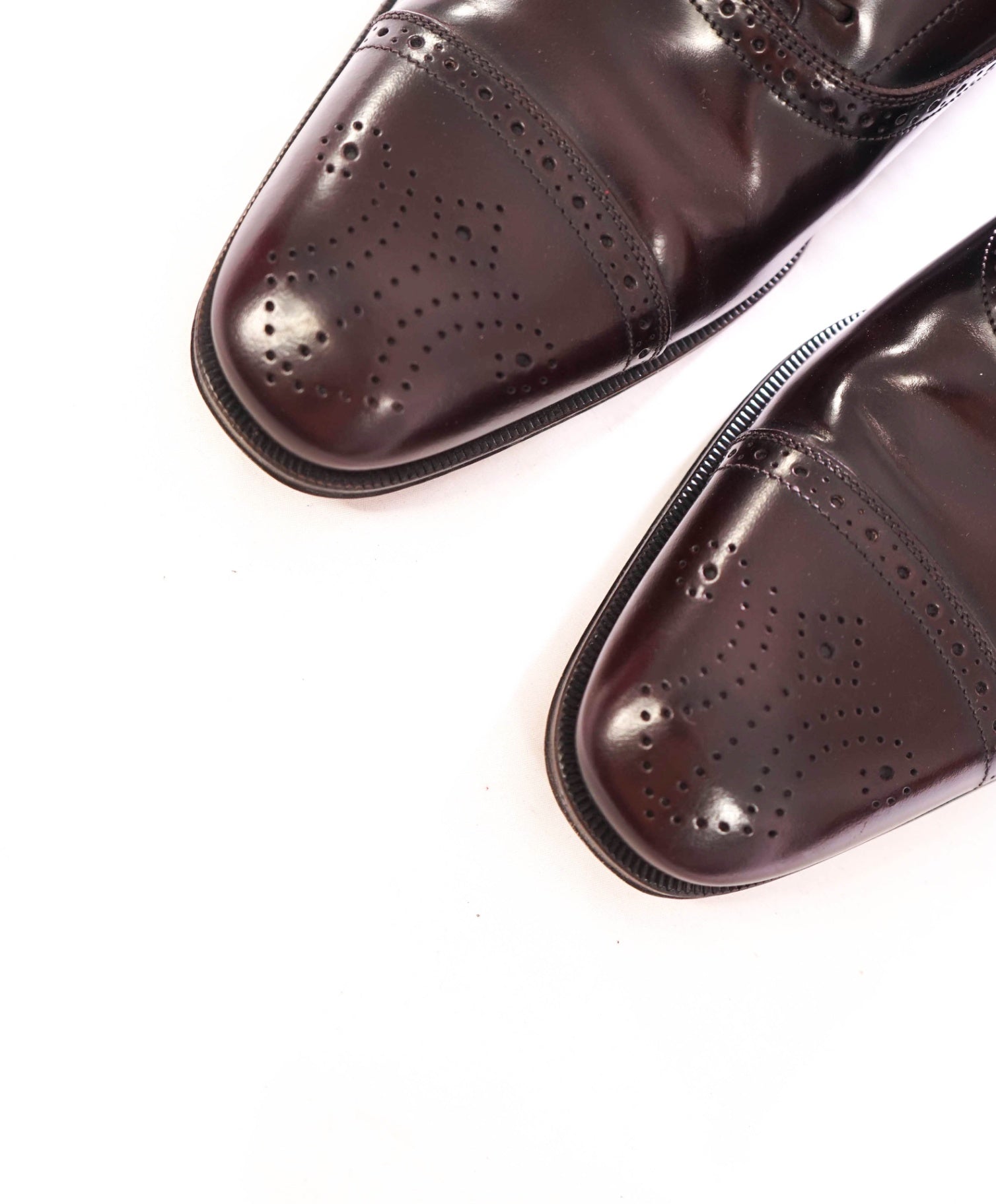 $895 FERRAGAMO - Leather "CAESY" Burgundy Brogue Oxfords - 9.5 D