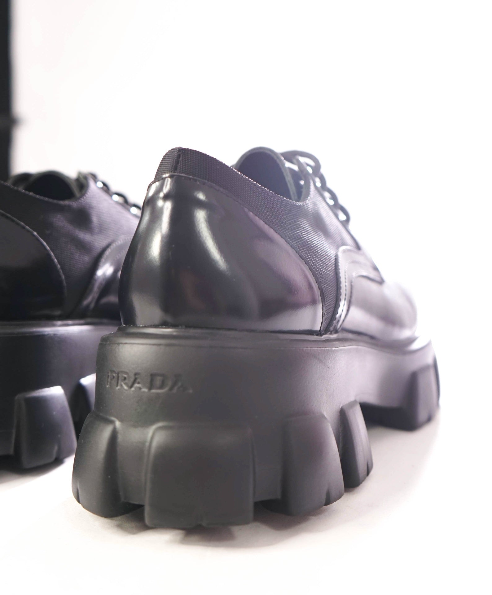 $1,270 PRADA - Leather Black Lug Sole derby - US 11 (44EU)