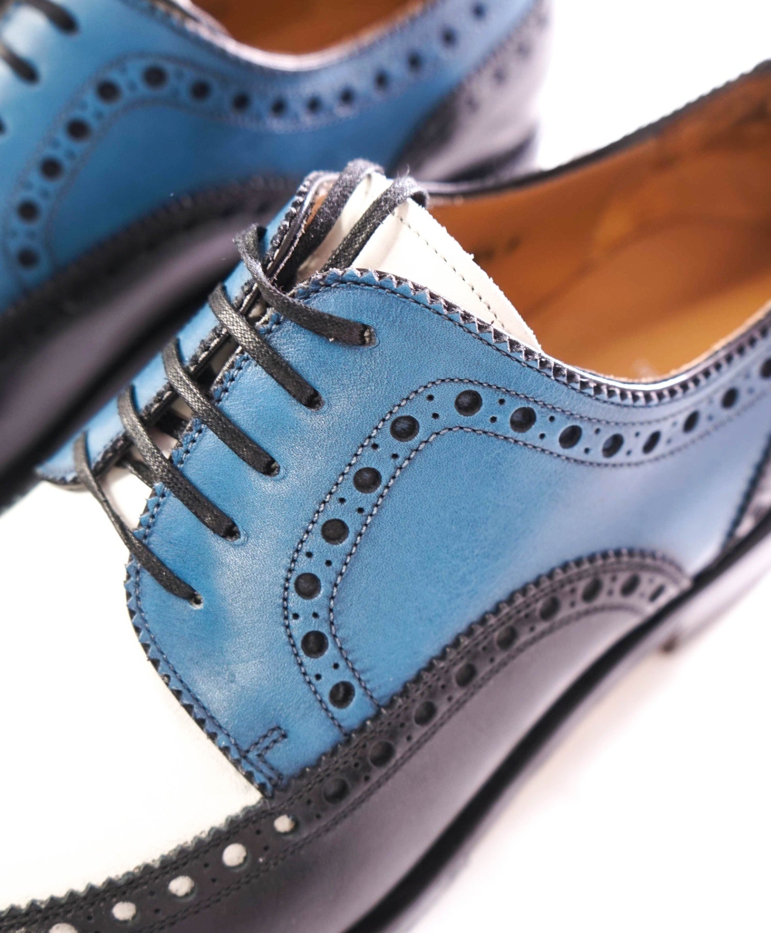 $1,595 FERRAGAMO - Leather TRAMEZZA Wingtip Derby - 9.5 D