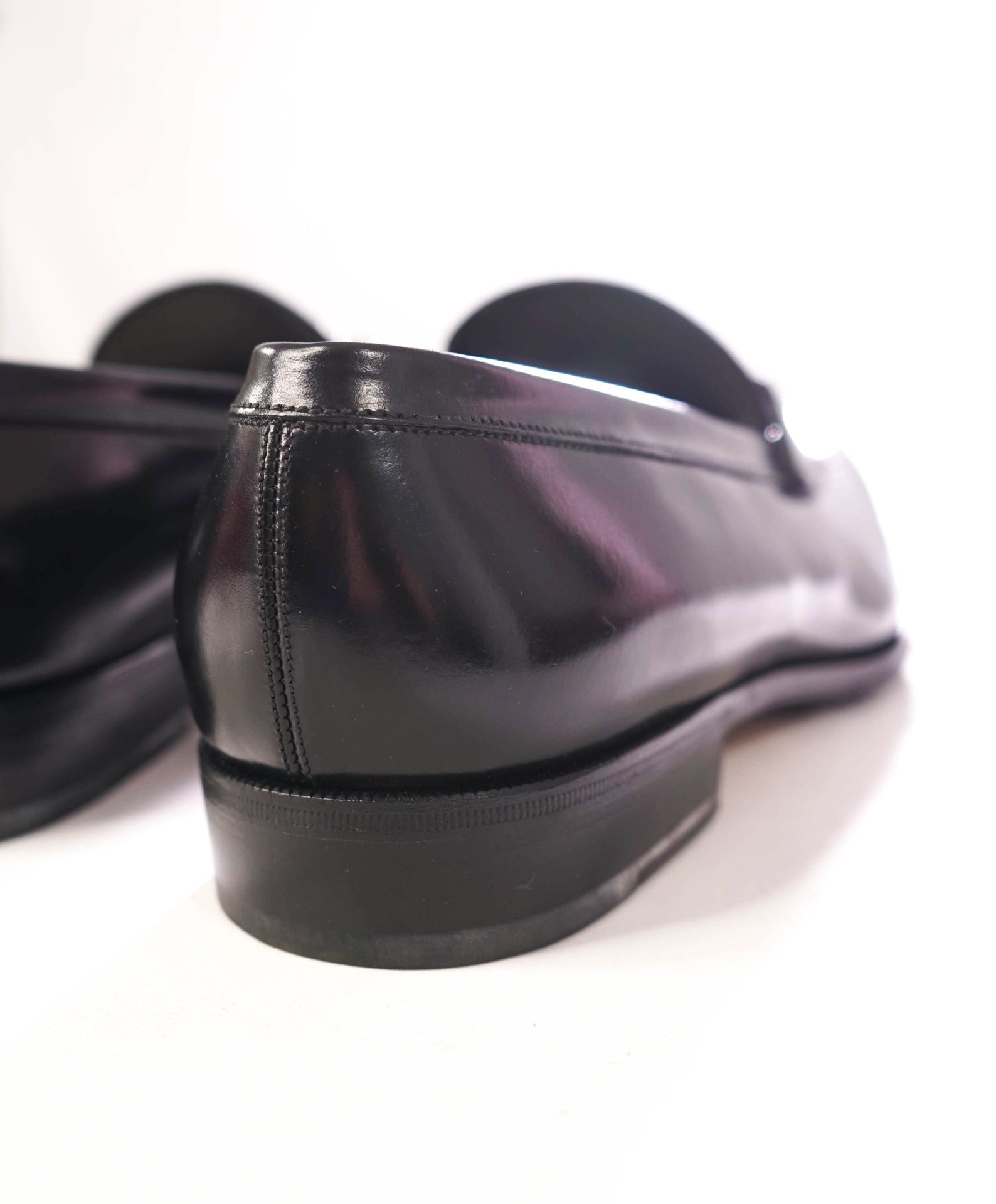 $850 FERRAGAMO - Leather Fenice Black Loafers - 8.5 3E
