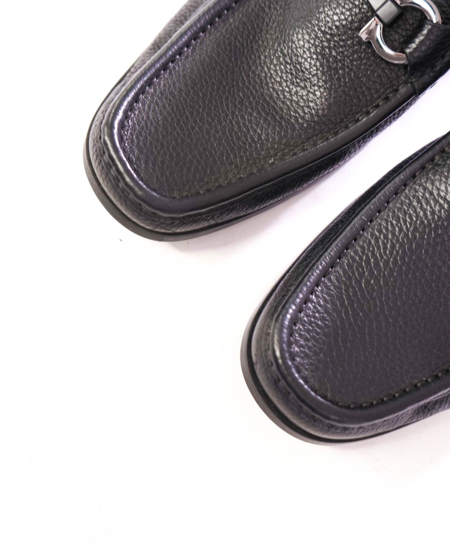 $850 FERRAGAMO - *GRANDIOSO* Leather Black Pebble Loafers - 10 D