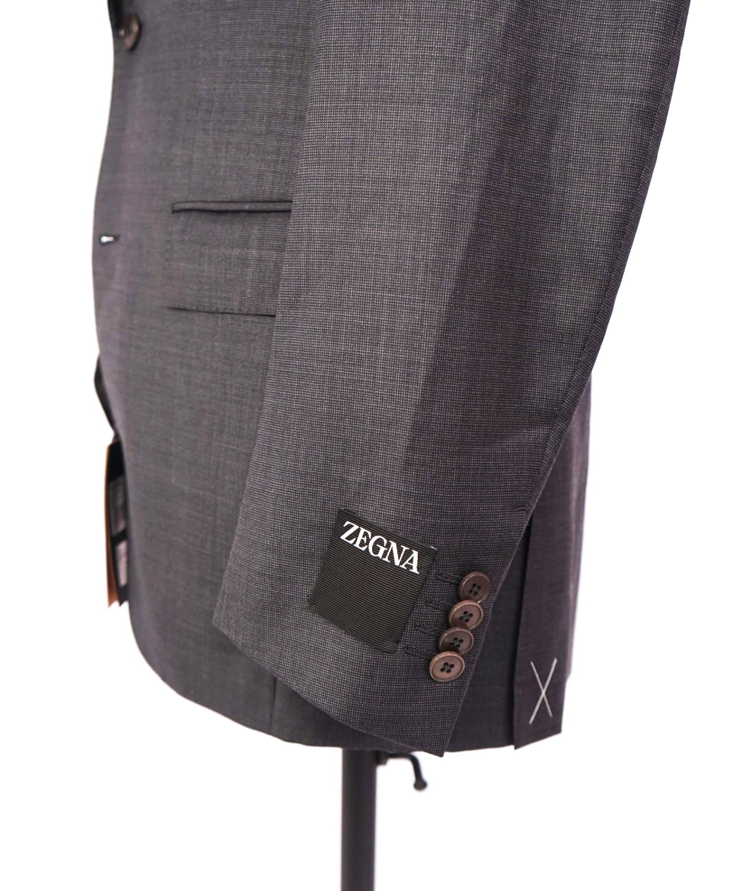 $4,590 ZEGNA - "TROFEO" Wool Gray Iconic 2-Btn Suit - 36R