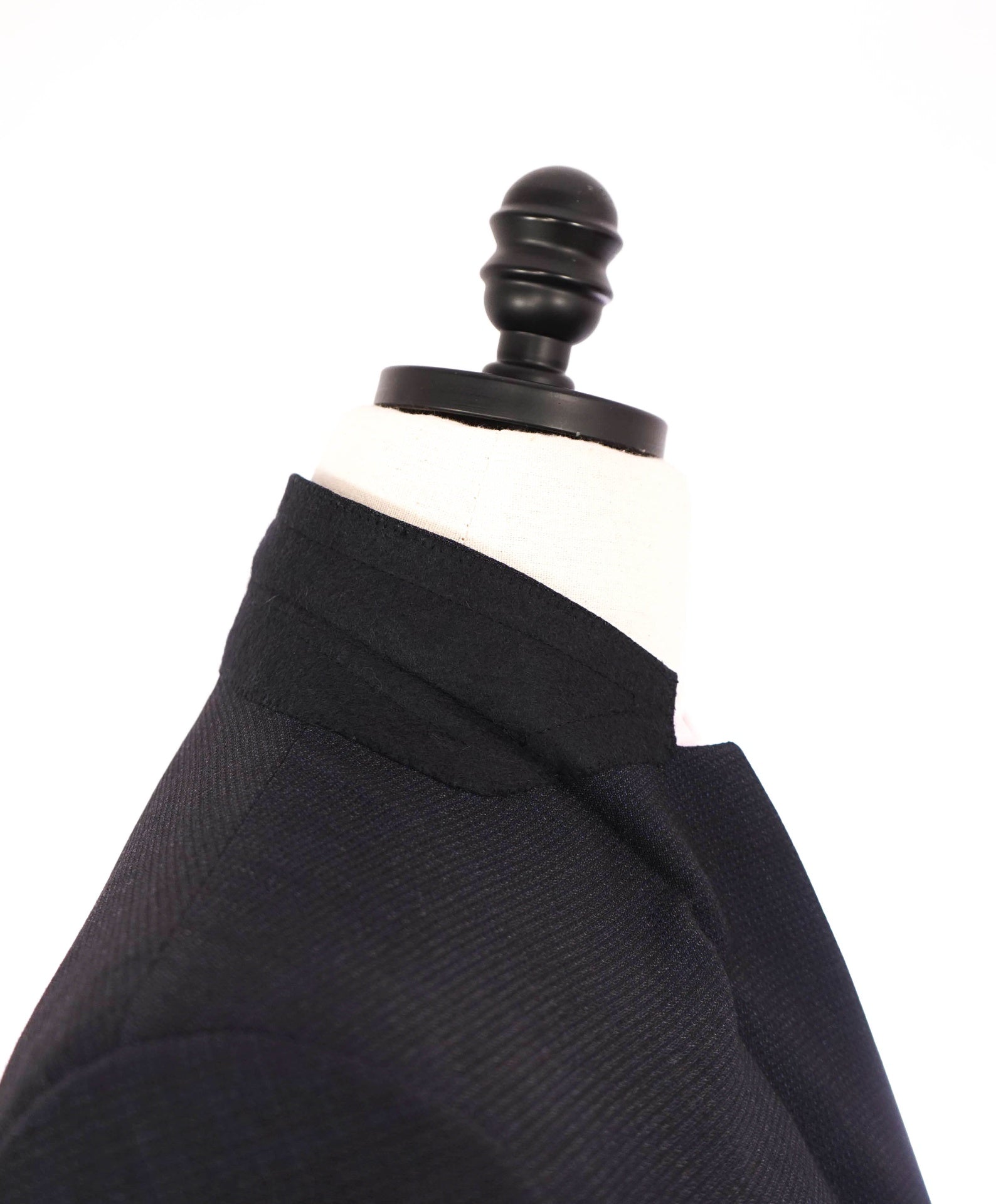 $3,500 DIOR - Navy Blue Wool Textured Classic Slim Lapel Suit - 38R