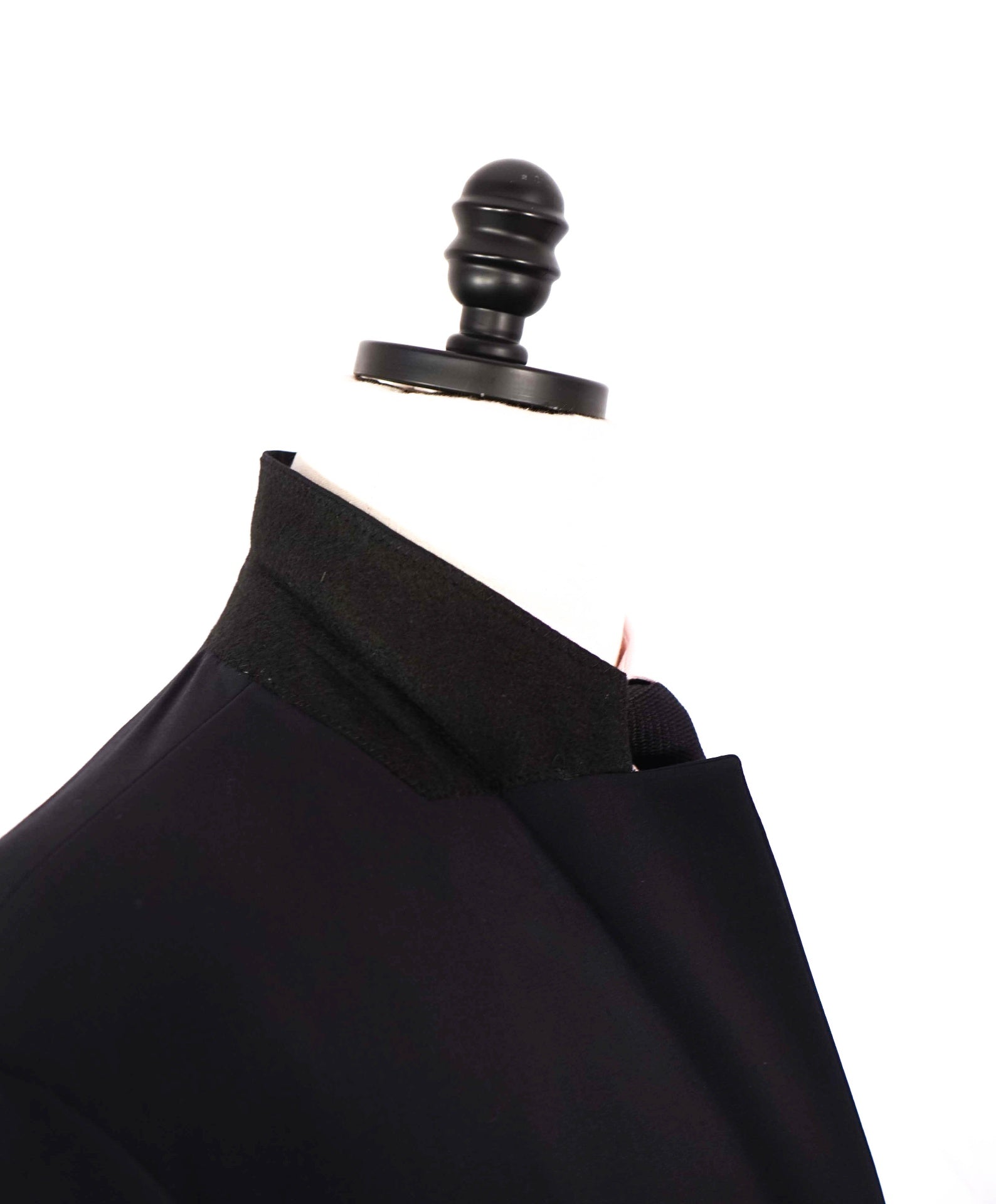 $1,895 ARMANI COLLEZIONI - Wool Solid Navy Blue Suit - 50R