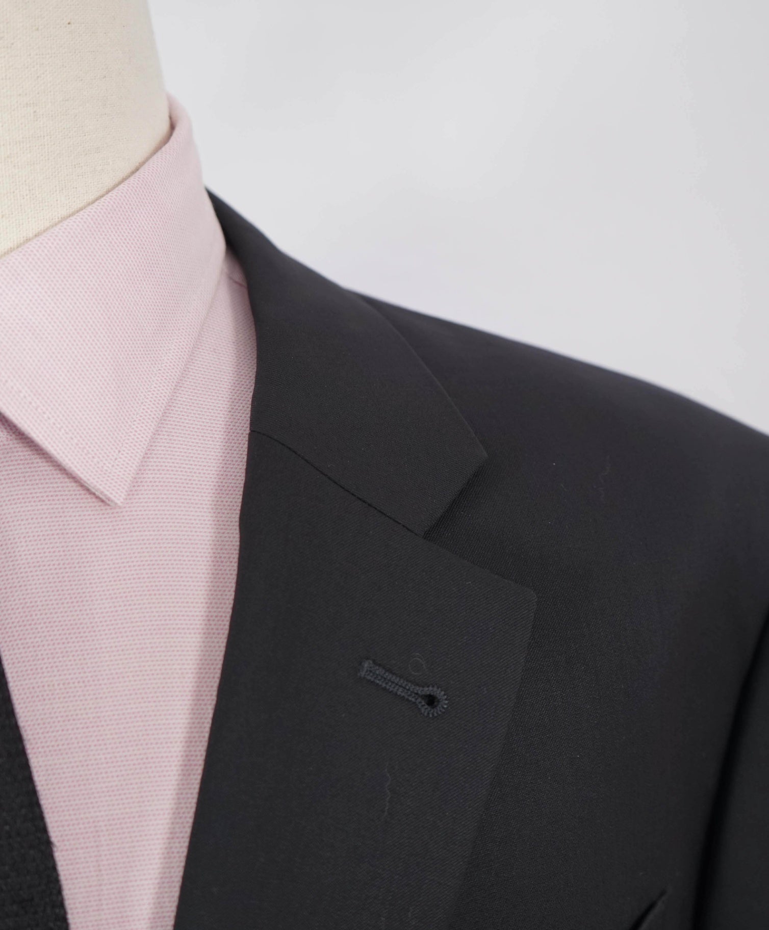 $1,895 ARMANI COLLEZIONI - Wool Solid Navy Blue Suit - 50R