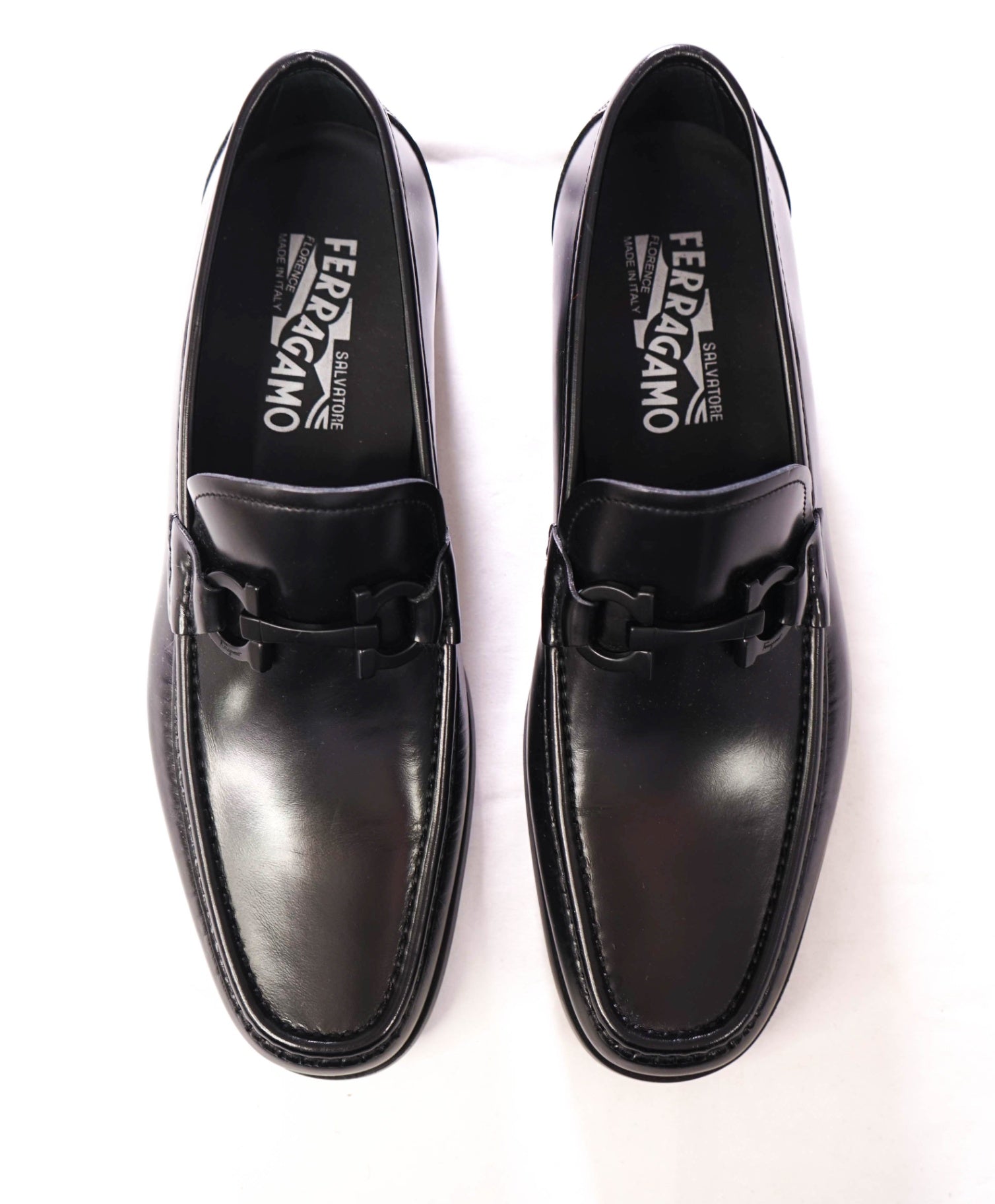 $850 FERRAGAMO - "GRANDIOSO" Black on Black Loafers - 8 E