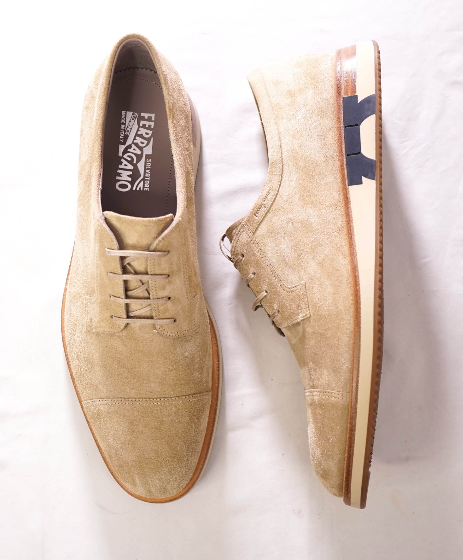 $880 FERRAGAMO - Tan Gancini Logo Suede "ALTAIR" Derby - 11.5 E