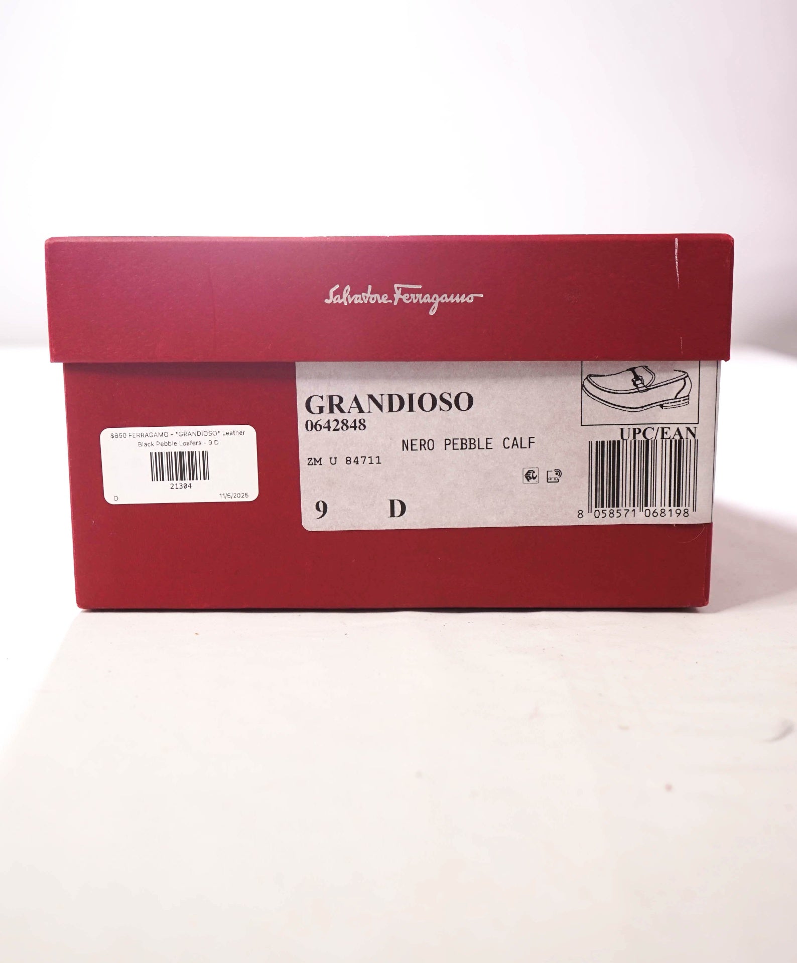 $850 FERRAGAMO - *GRANDIOSO* Leather Black Pebble Loafers - 9 D