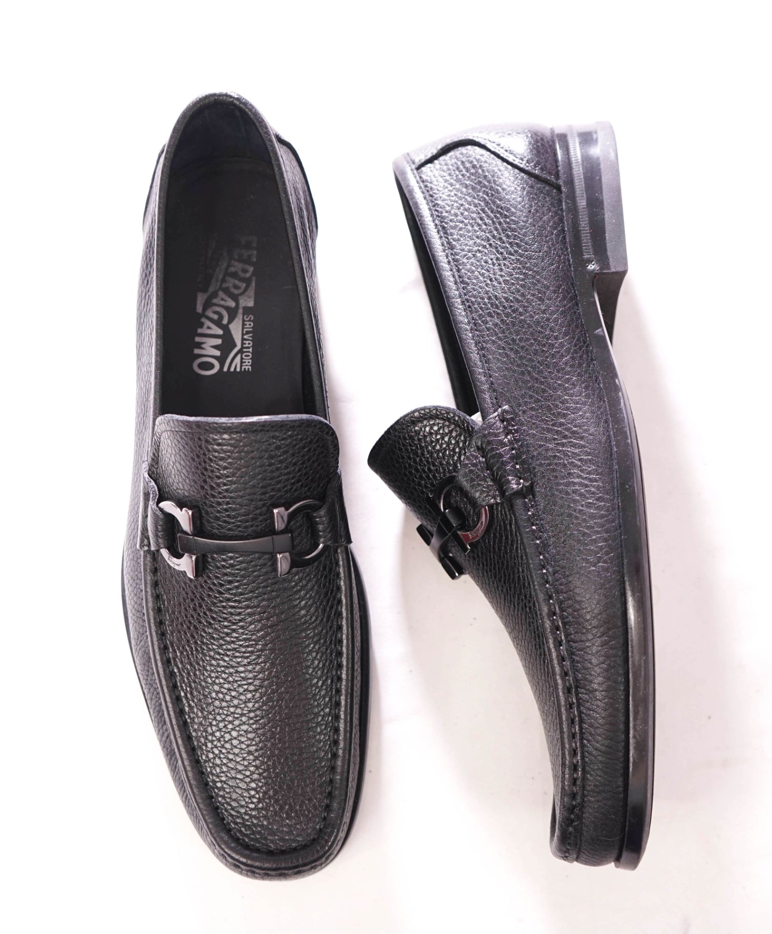 $850 FERRAGAMO - *GRANDIOSO* Leather Black Pebble Loafers - 9 D