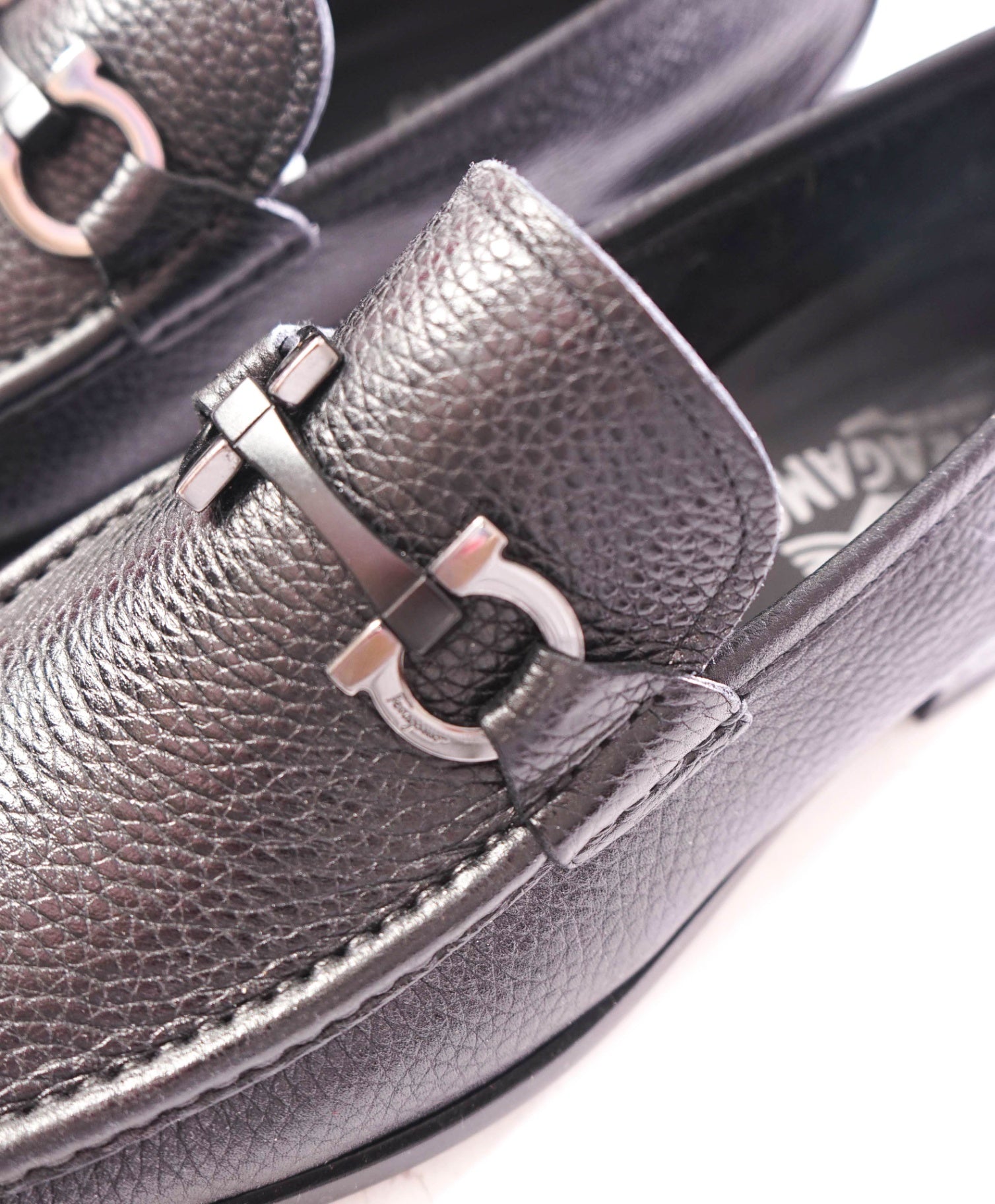 $850 FERRAGAMO - *GRANDIOSO* Leather Black Pebble Loafers - 9 D