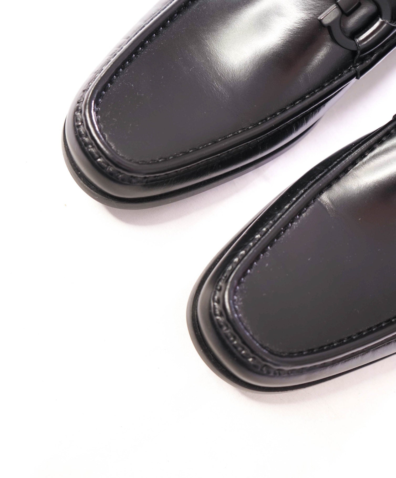 $850 FERRAGAMO - "GRANDIOSO" Black on Black Loafers - 8 E