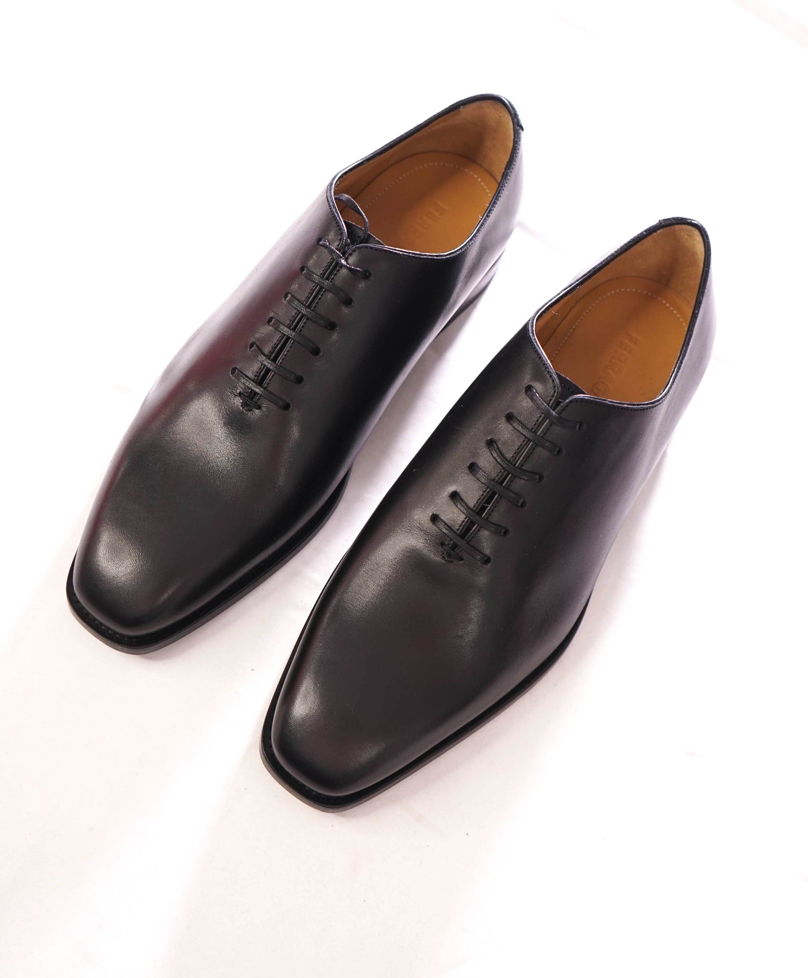$1,095 FERRAGAMO - "GOFFREY" Black Whole Cut Oxfords - 8 EEE