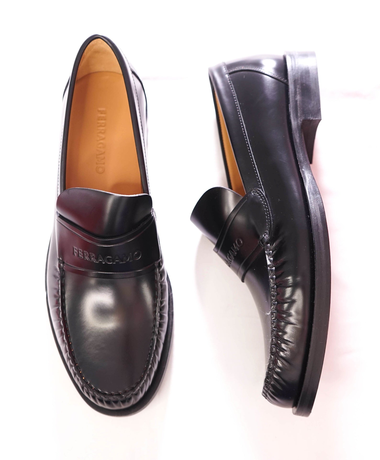 $930 FERRAGAMO - Black Leather "FILLMORE" Loafers - 10.5 D