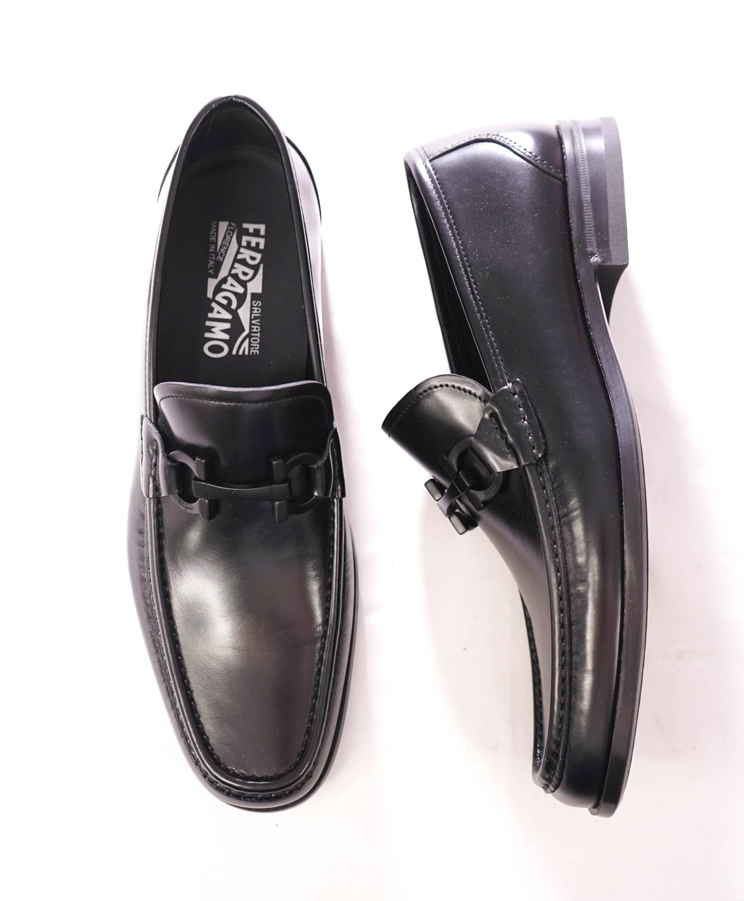 $850 FERRAGAMO - "GRANDIOSO" Black on Black Loafers - 8 E