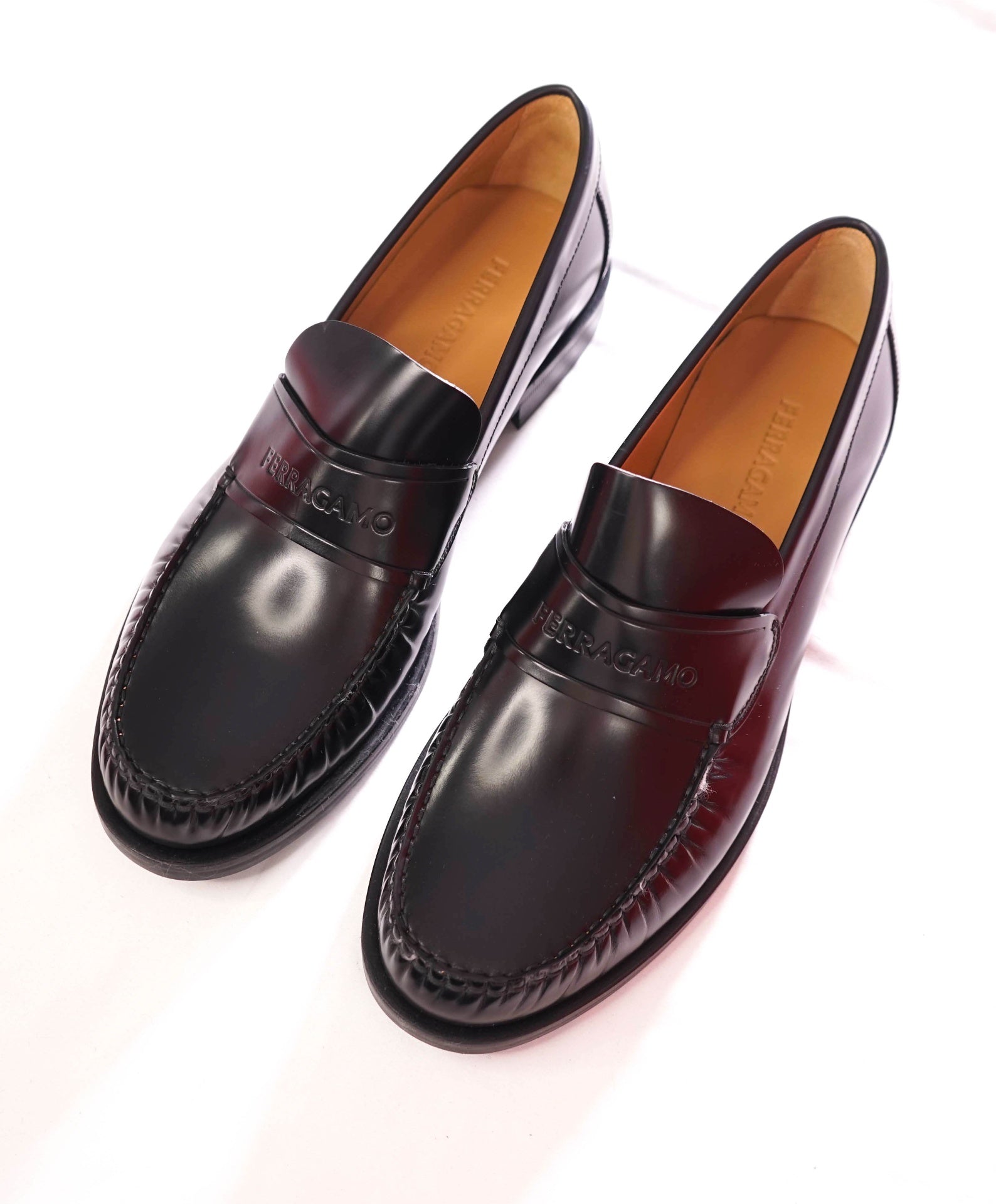 $930 FERRAGAMO - Black Leather "FILLMORE" Loafers - 10.5 D