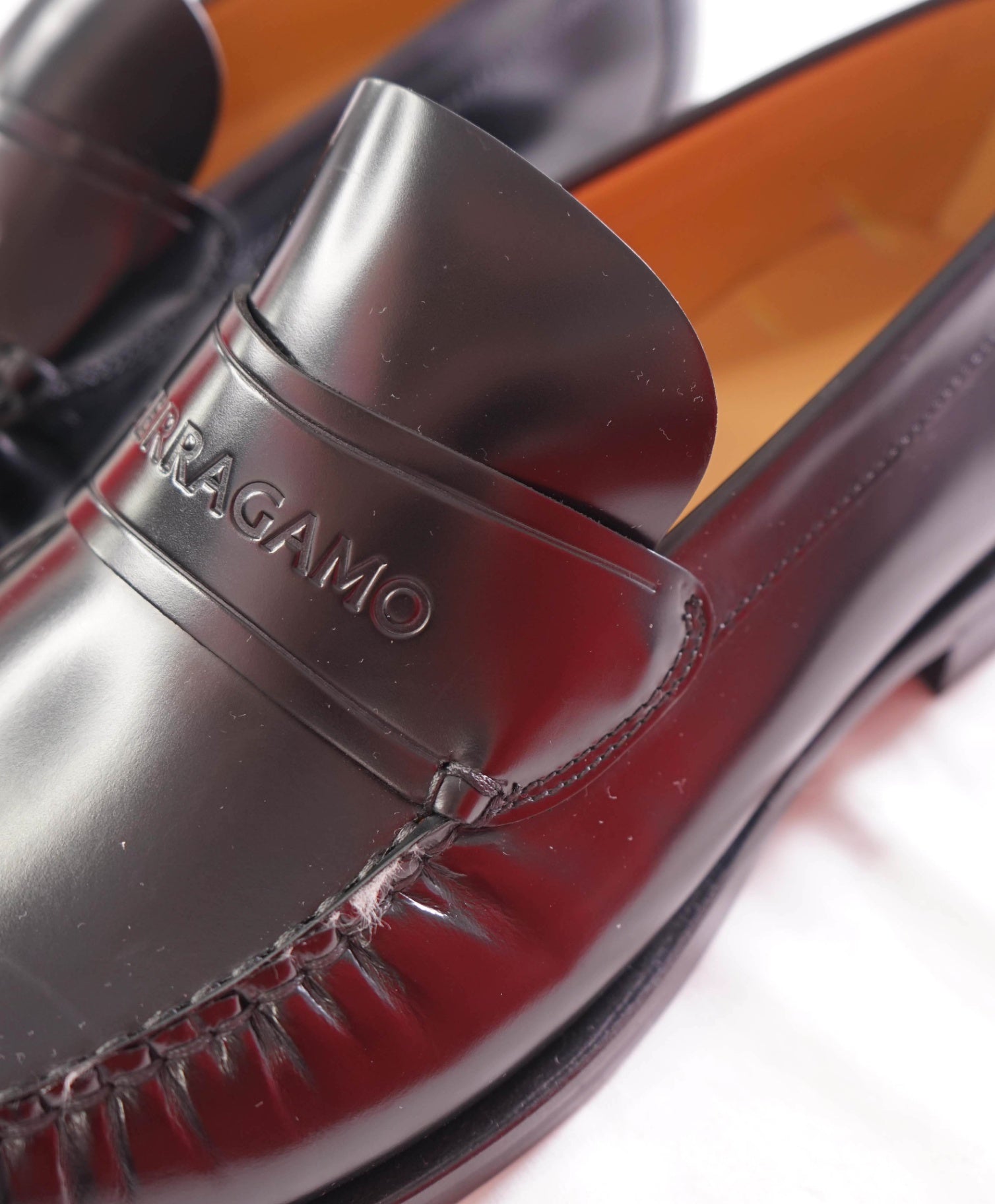 $930 FERRAGAMO - Black Leather "FILLMORE" Loafers - 10.5 D
