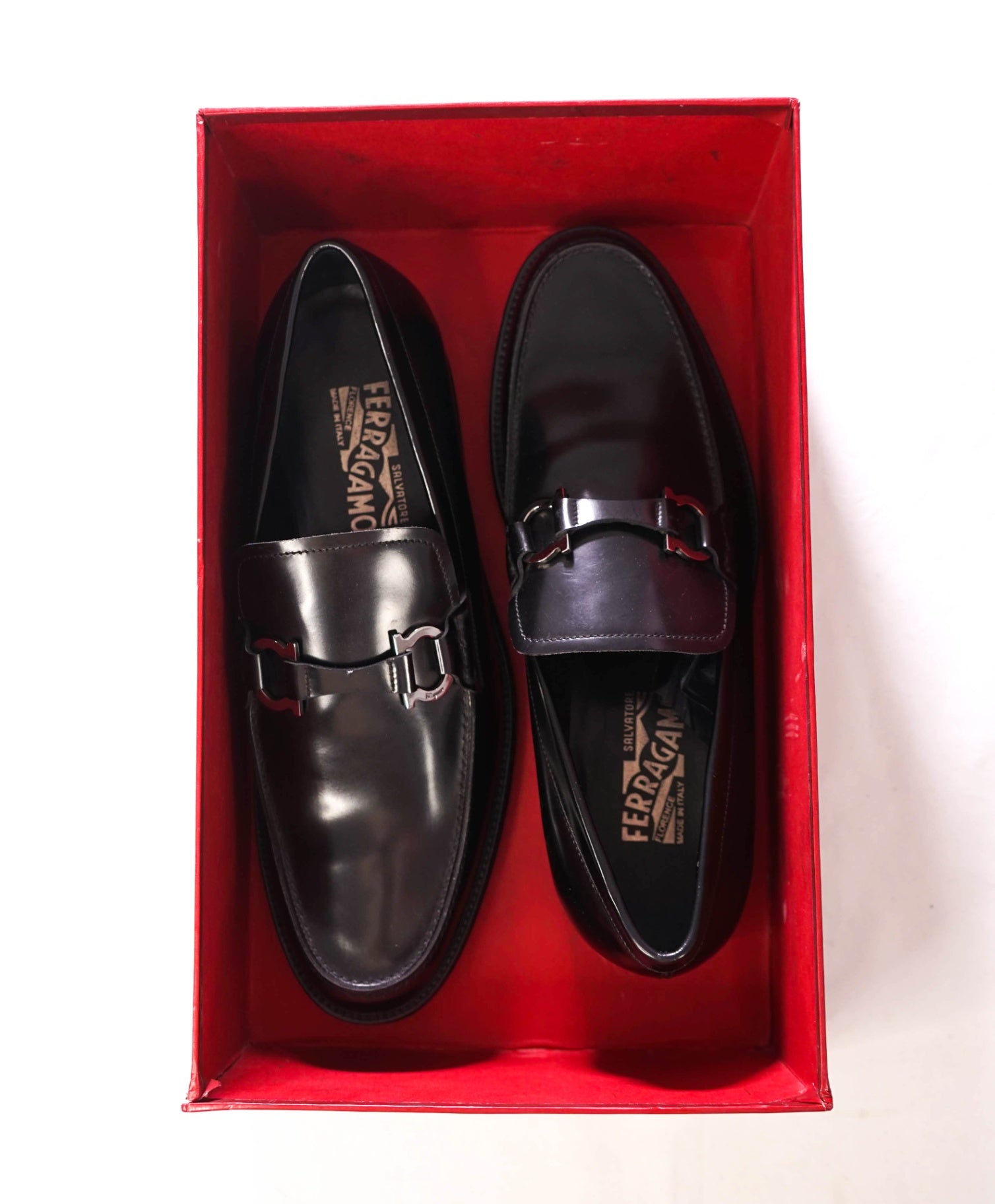 $850 FERRAGAMO - Black Leather GANCINI LOGO Bit Loafers - 8.5 E