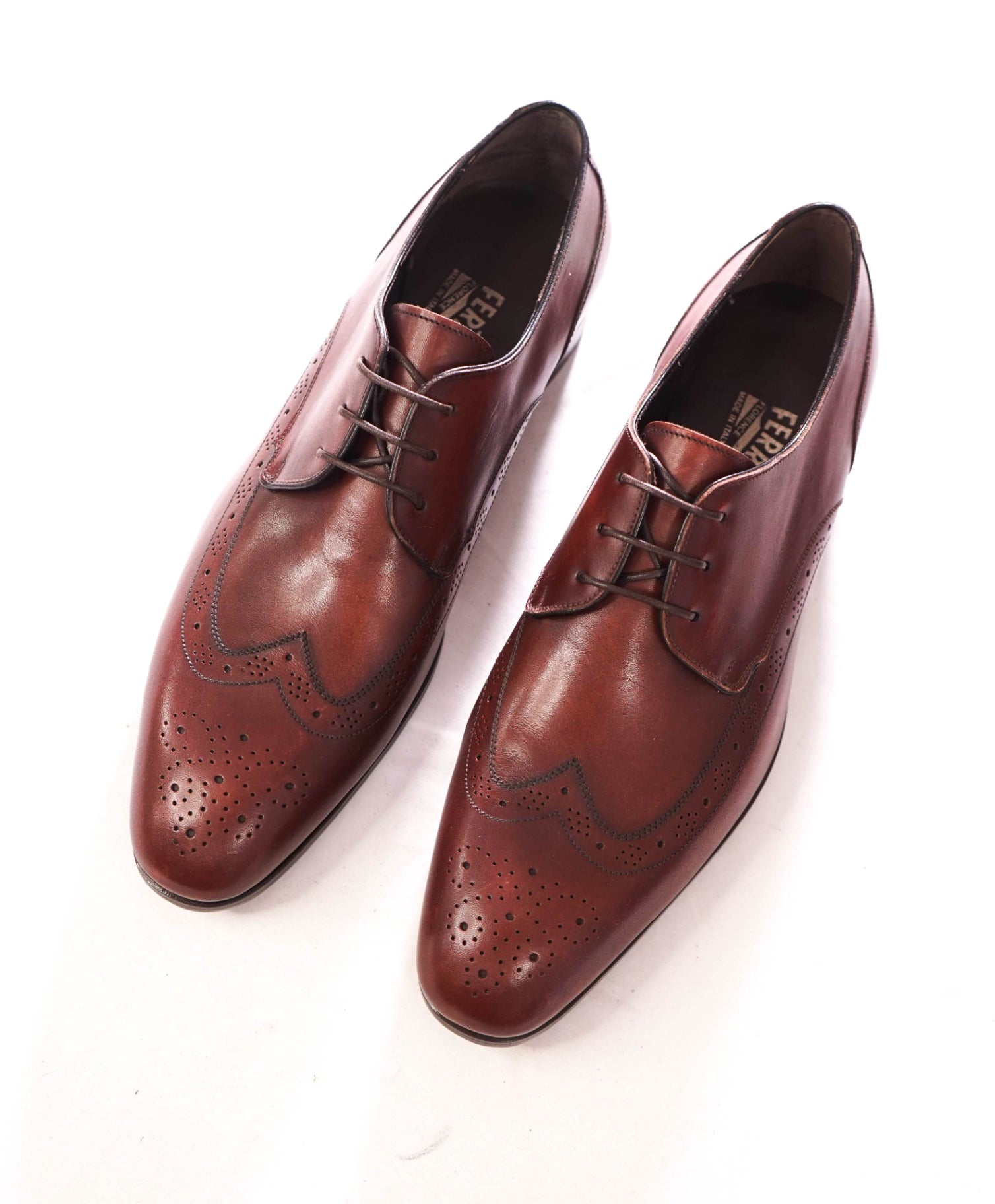 $950 FERRAGAMO - Burgundy Wingtip Leather Derby - 9 D