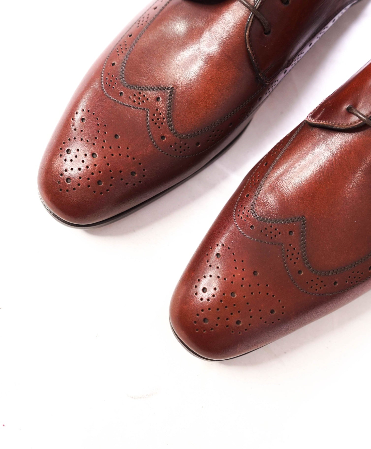$950 FERRAGAMO - Burgundy Wingtip Leather Derby - 9 D