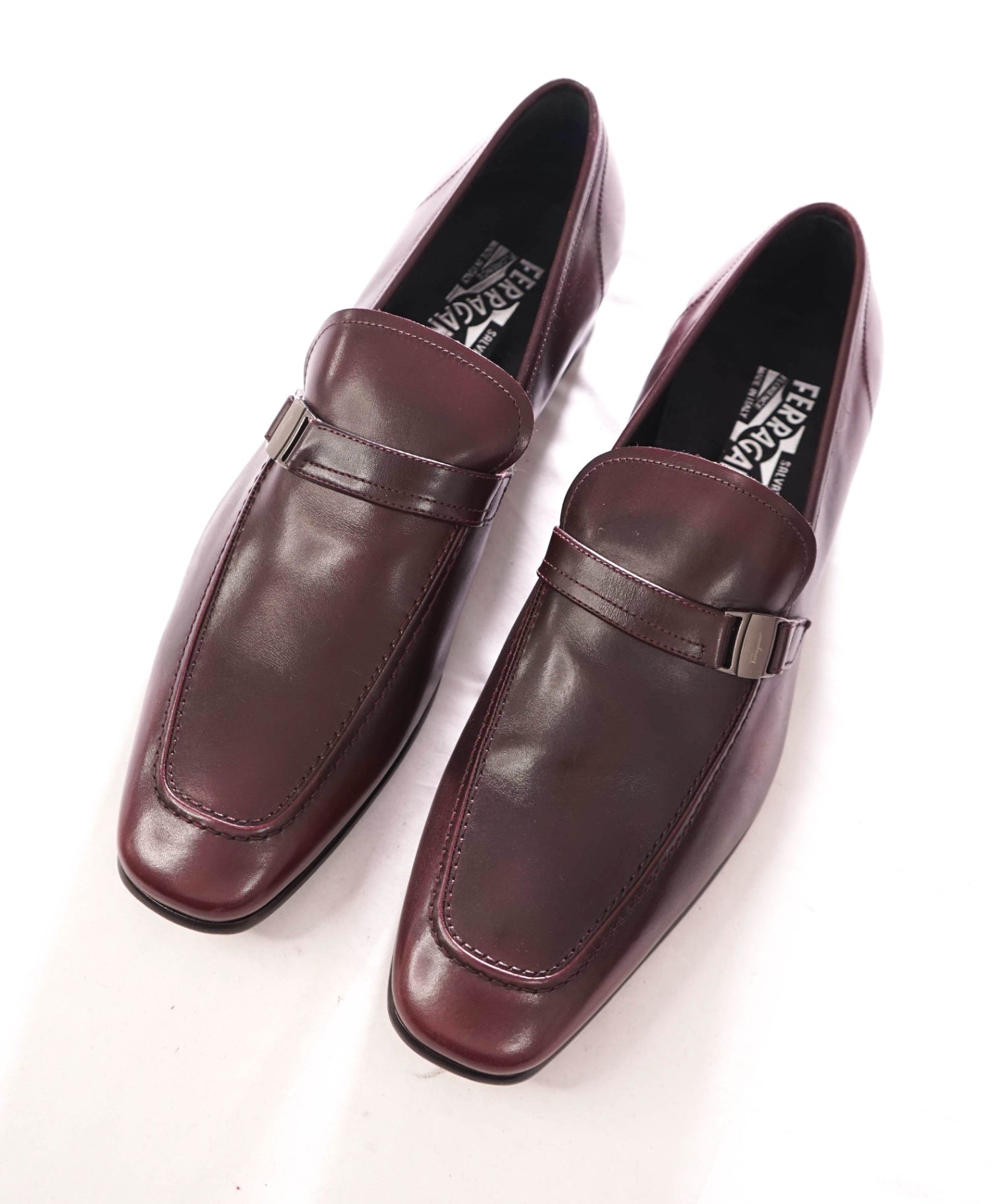 $780 FERRAGAMO - Plum Leather Sardegna Buckle Loafers - 13 D