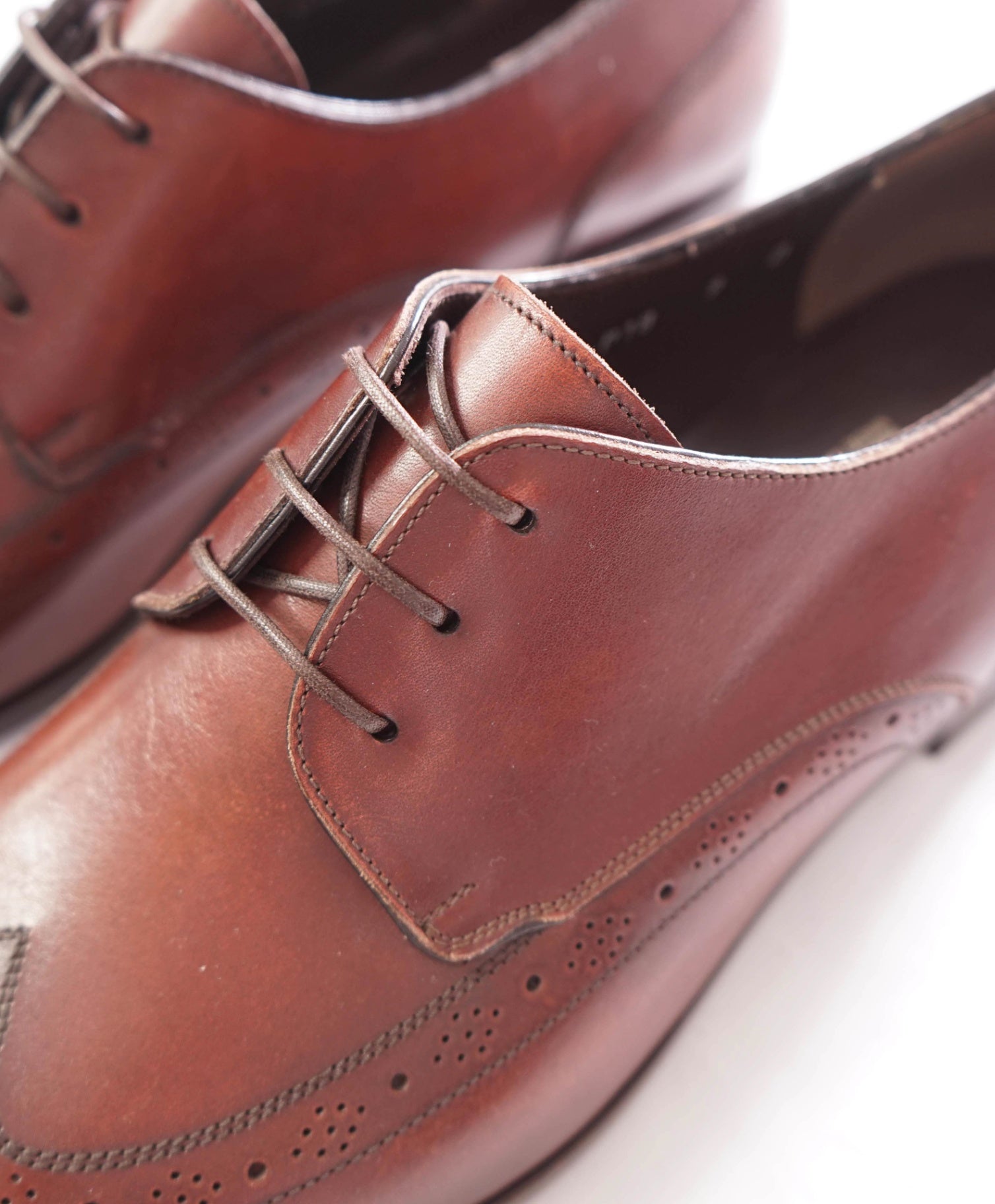 $950 FERRAGAMO - Burgundy Wingtip Leather Derby - 9 D