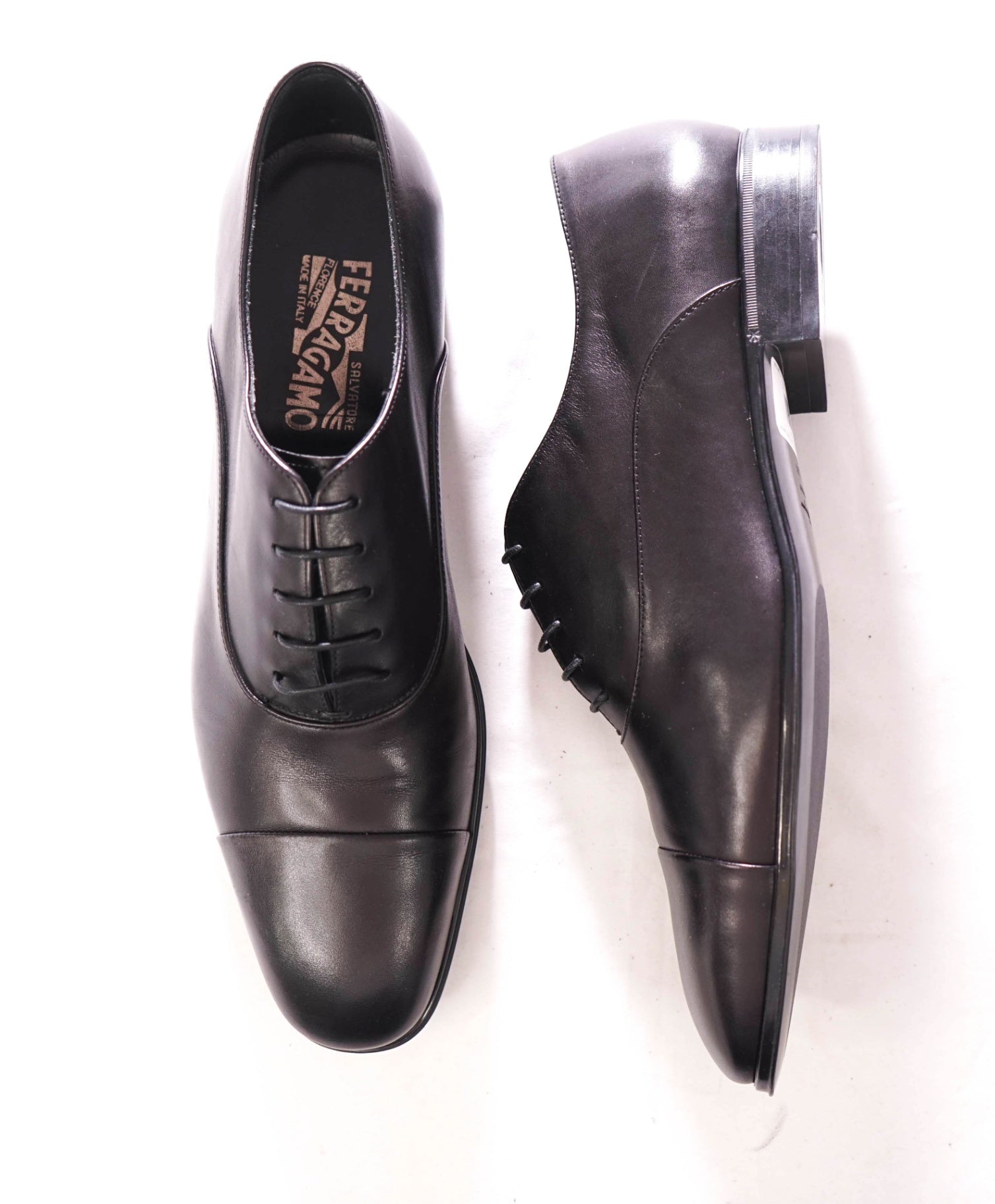 $895 FERRAGAMO - "RAIN LUX" Black Leather Oxfords - 10 D