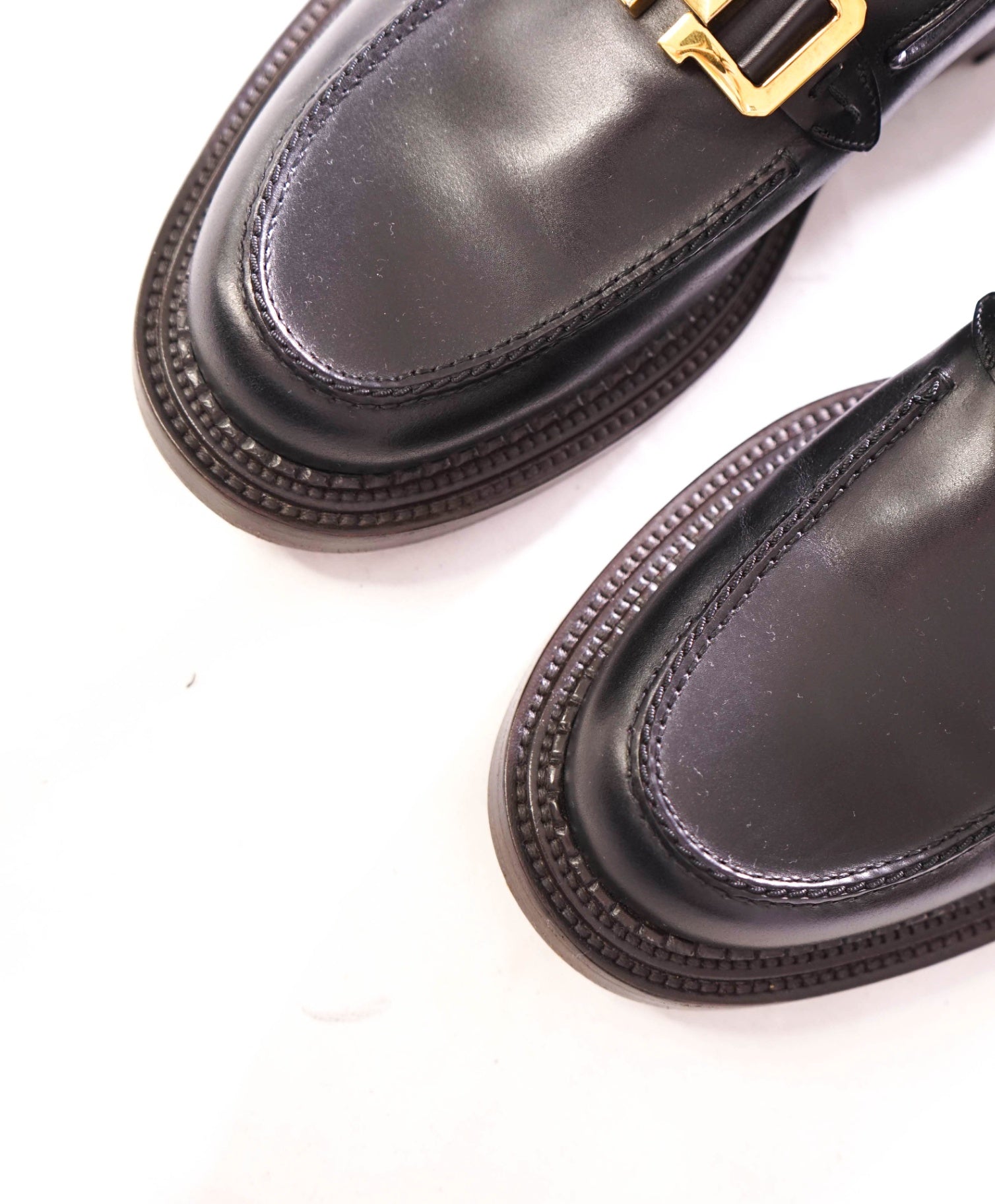 $1,095 FERRAGAMO - PATRICK Black Leather Lug Sole Loafers - 8 EE