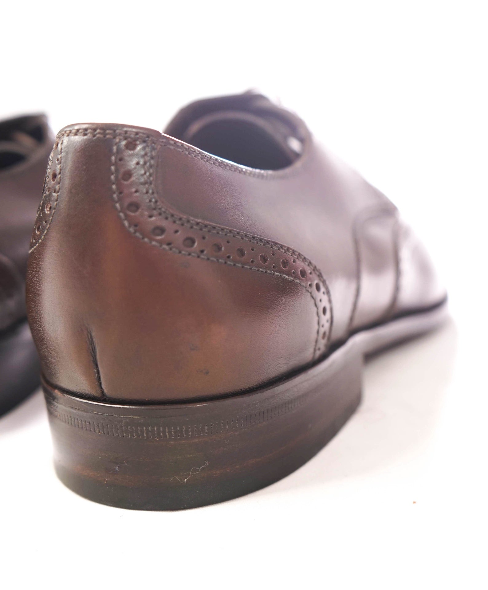 $950 FERRAGAMO - Brown Wingtip Leather Derby - 12 EE