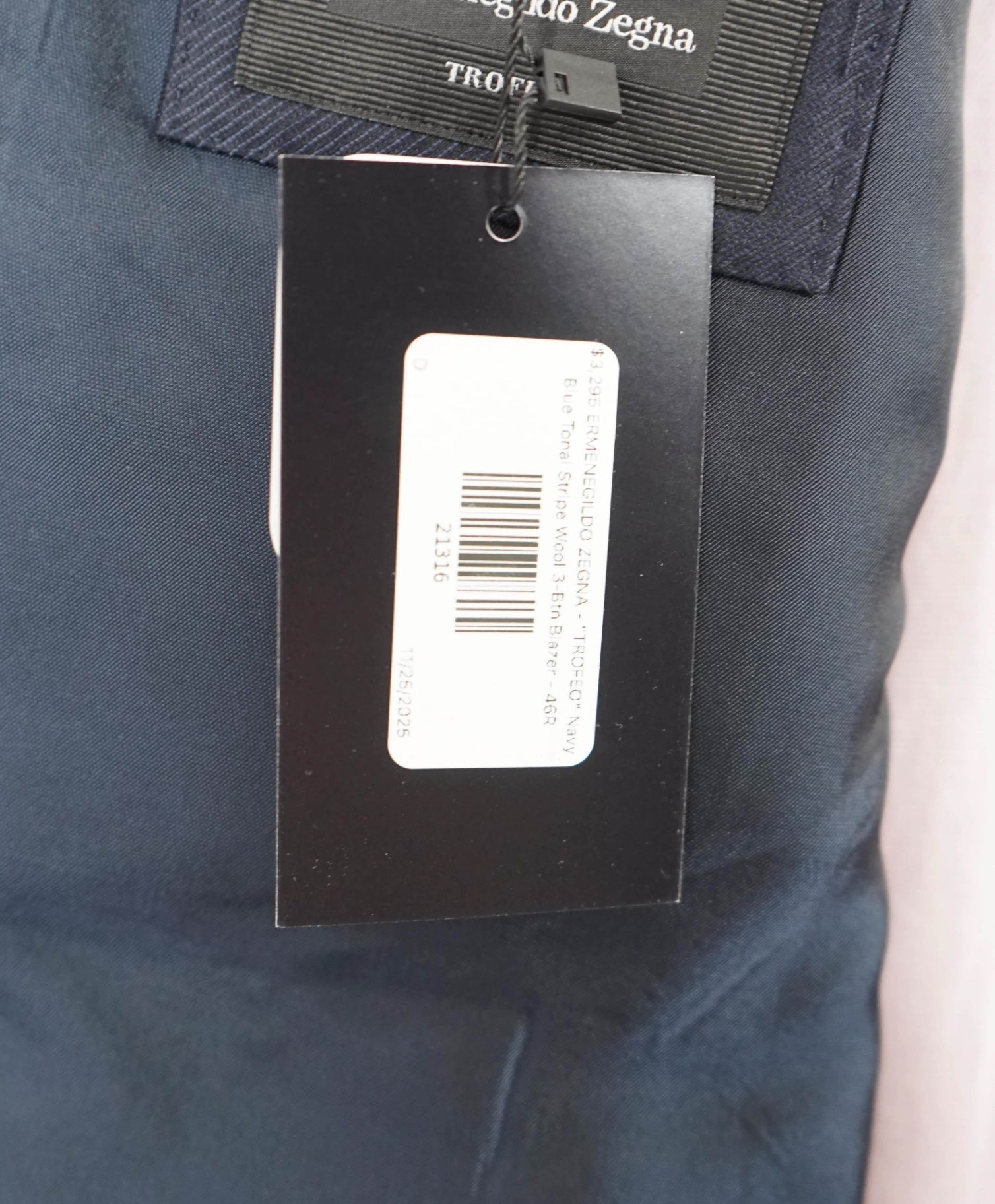 $3,295 ZEGNA - "TROFEO" Navy Blue Wool 2/3 Roll Lapel Blazer - 46R
