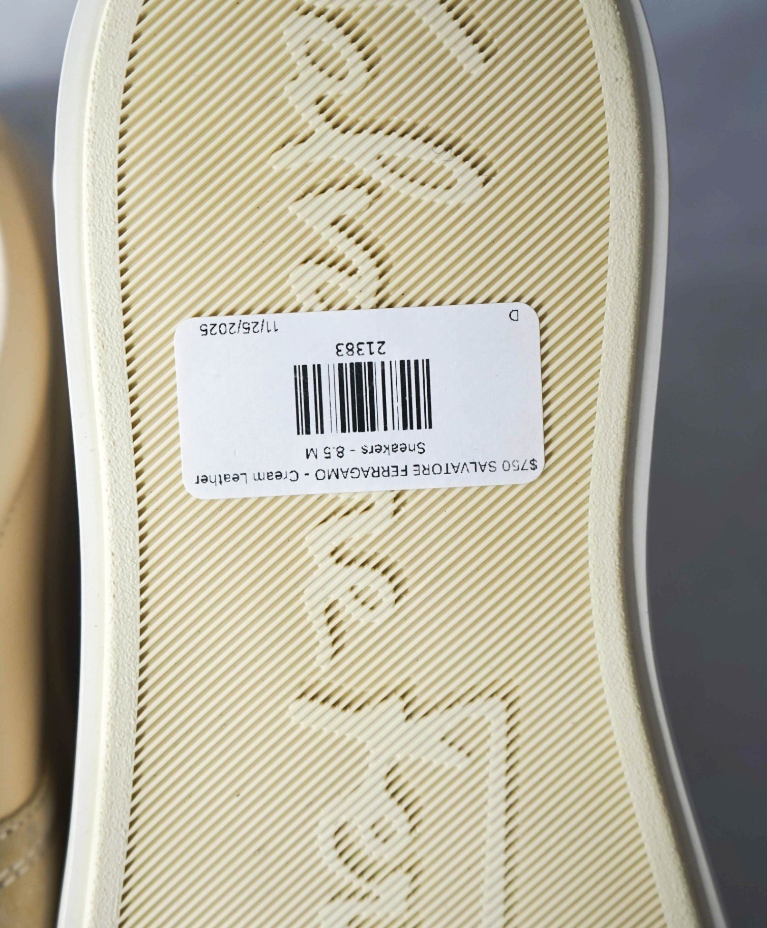 $750 SALVATORE FERRAGAMO - Ivory Leather Sneakers - 8.5 M