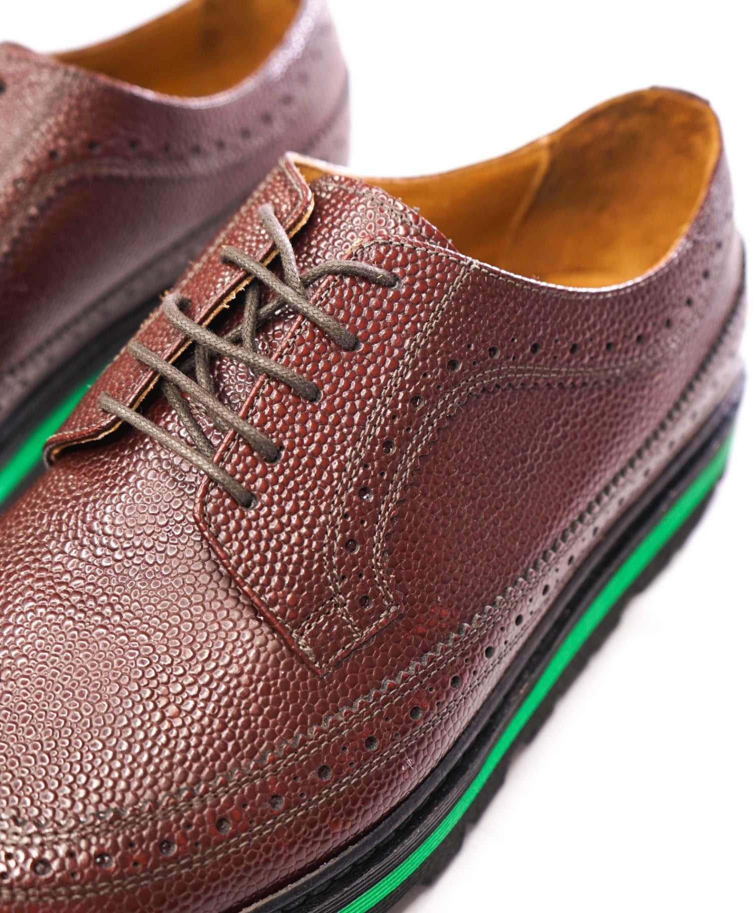 $355 BARNEYS NEWYORK - Brown Pebbled Leather Lug Sole - 10 M