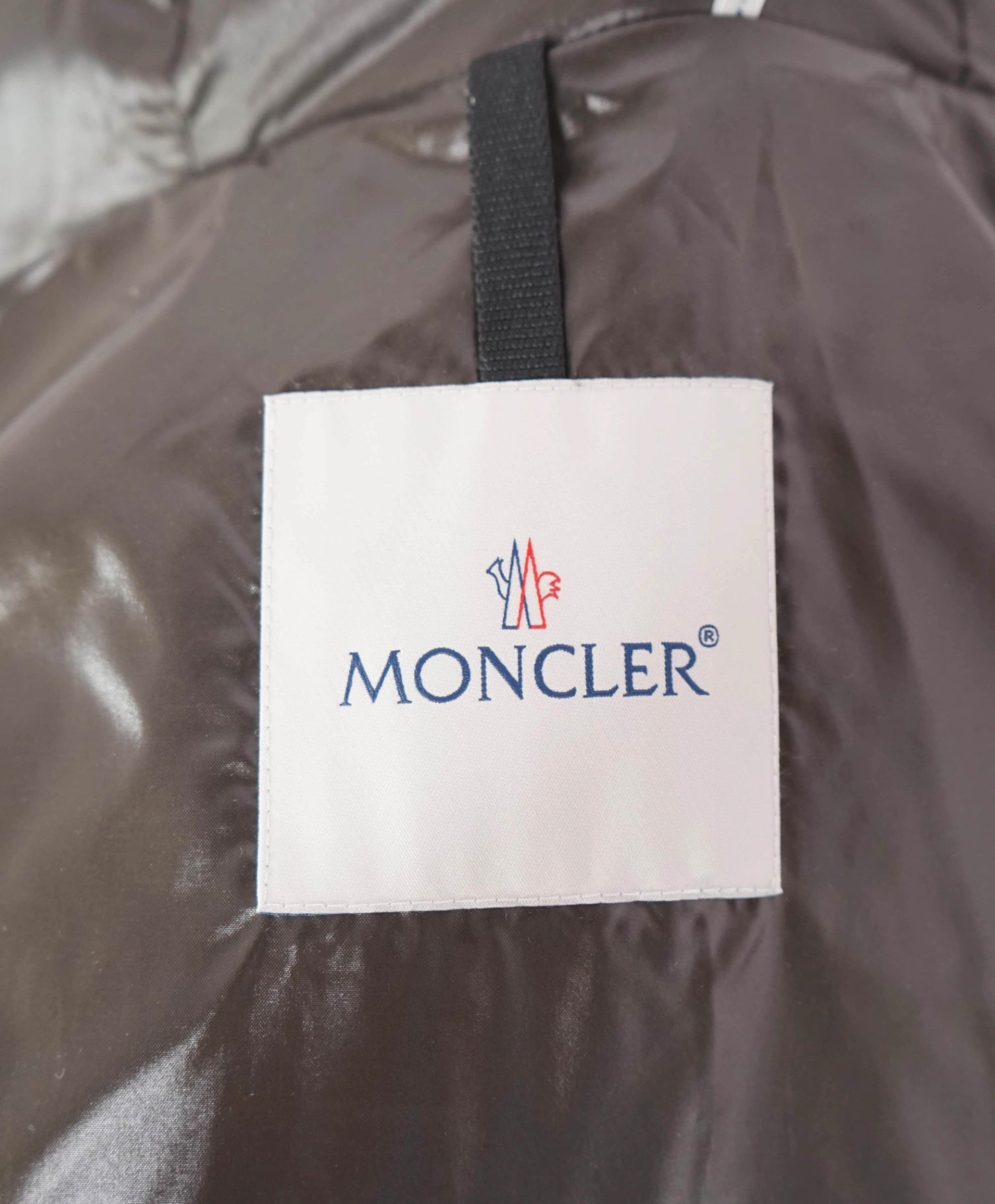 $2,290 MONCLER - Olive Green Montcla Hooded Short Down Coat - XXL