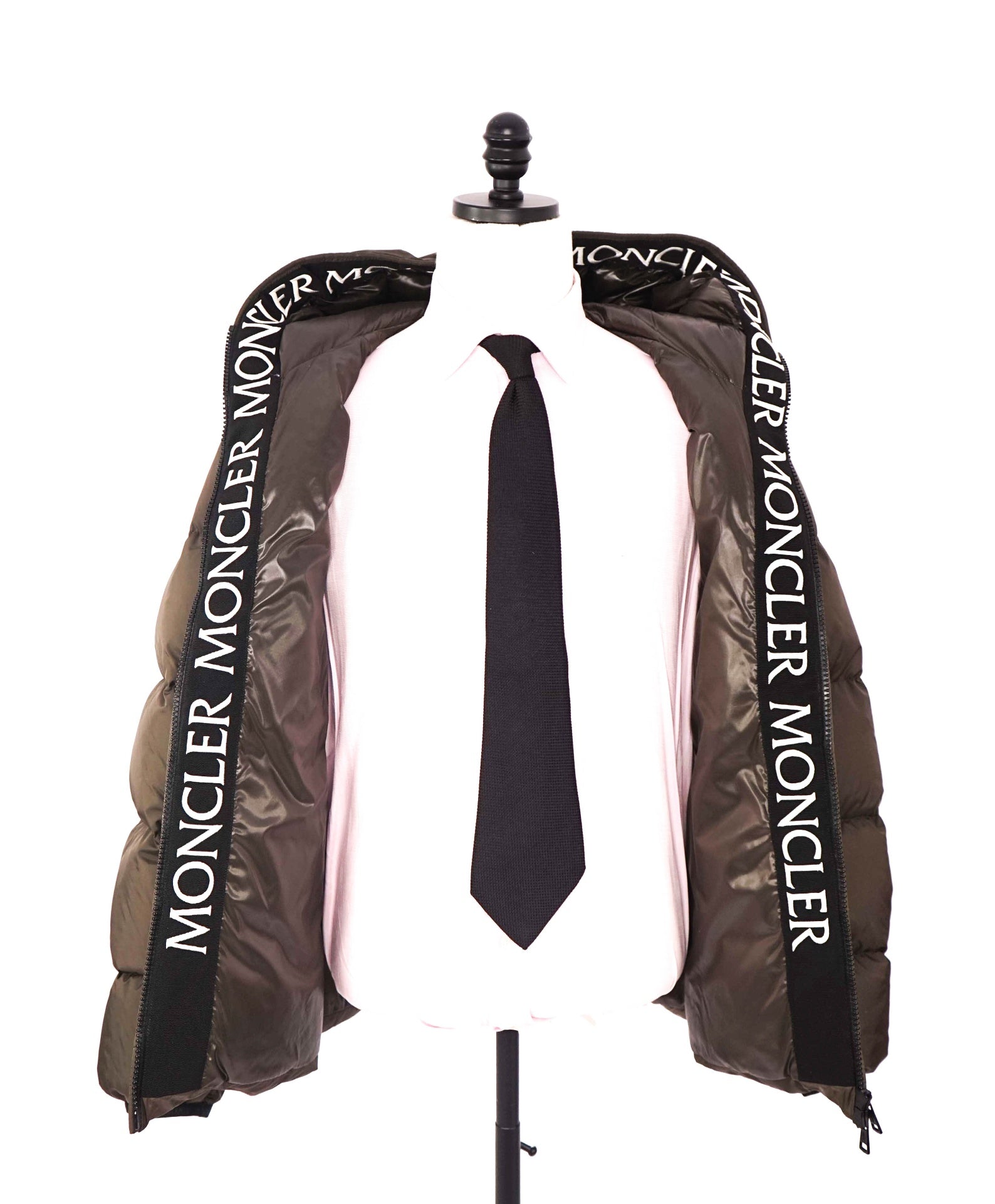 $2,290 MONCLER - Olive Green Montcla Hooded Short Down Coat - XXL