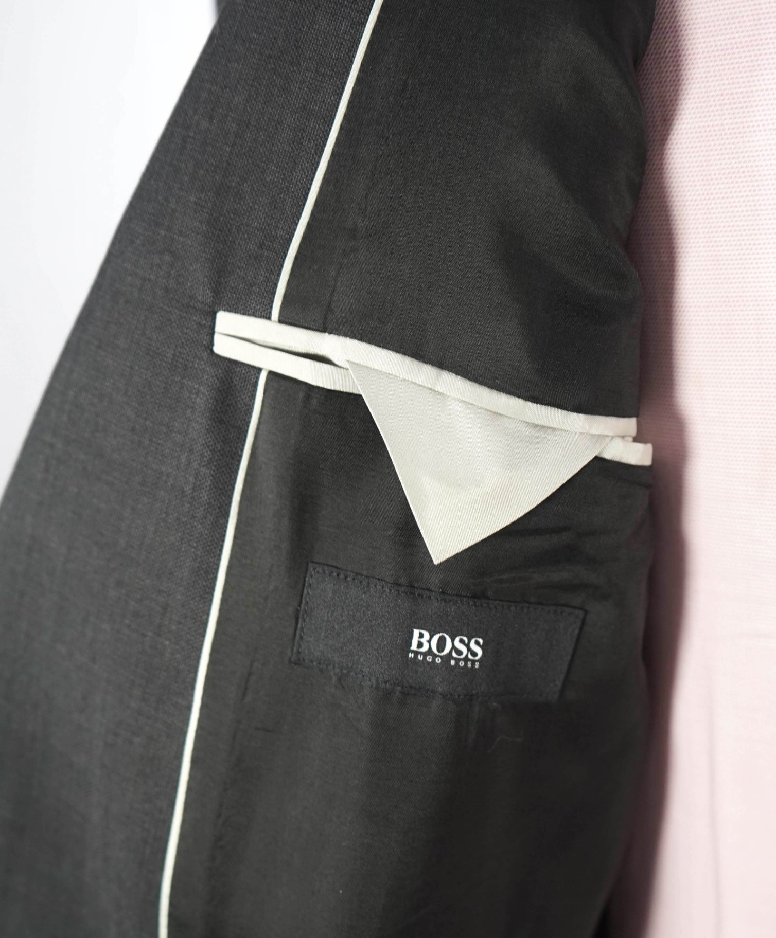 $1,195 HUGO BOSS - Solid Dark Gray Wool Suit - 46R