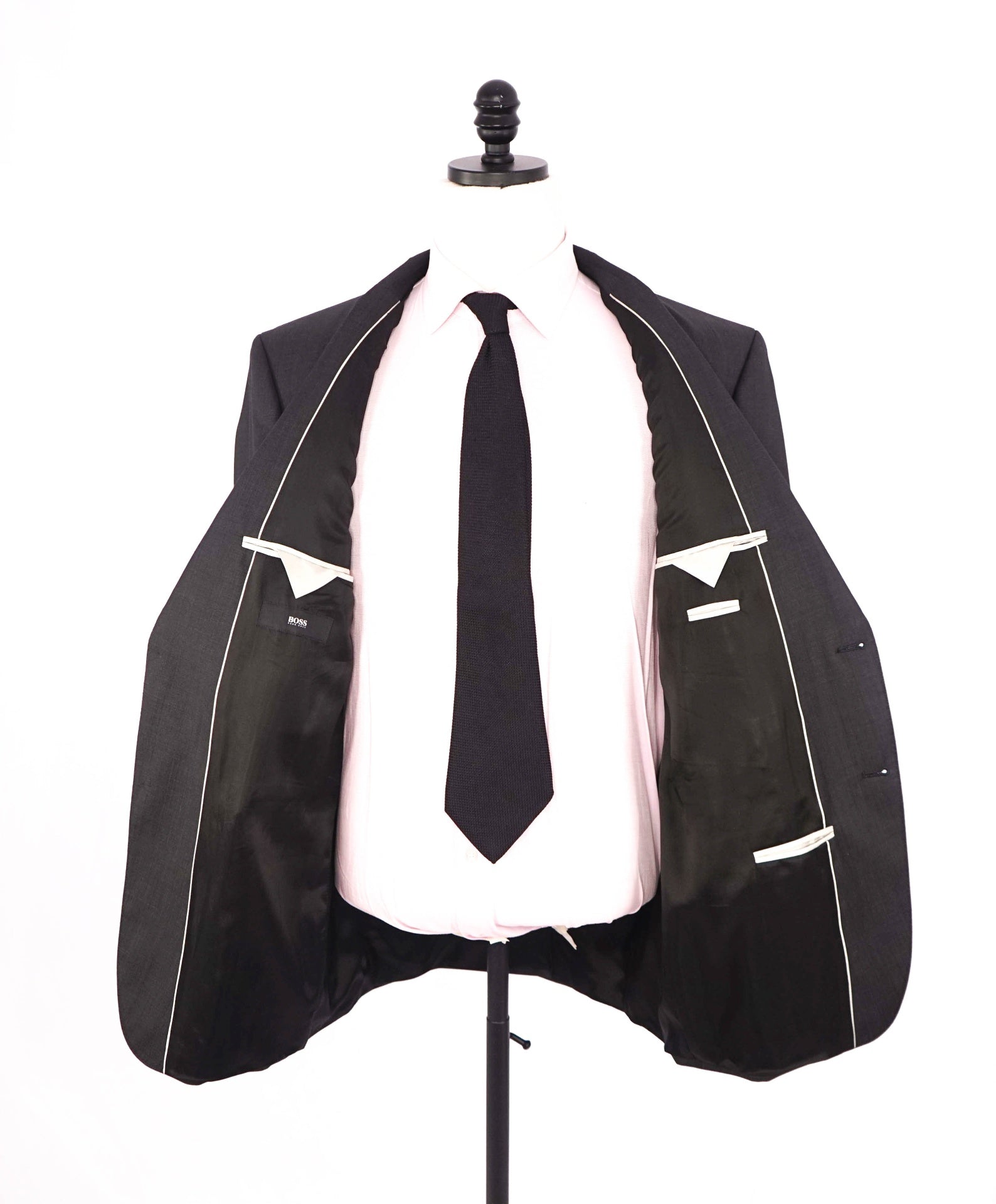 $1,195 HUGO BOSS - Solid Dark Gray Wool Suit - 46R