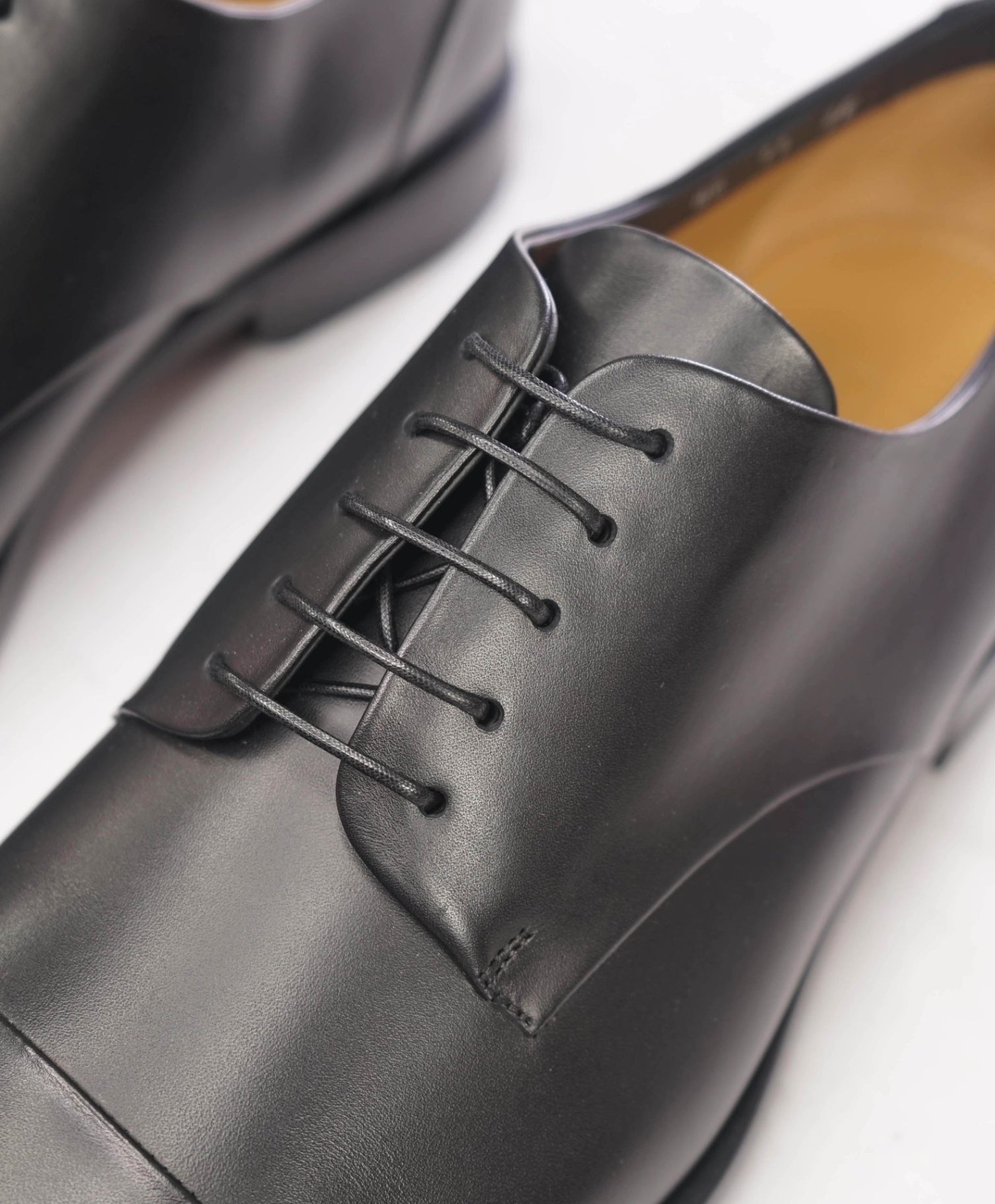 $895 FERRAGAMO - Black Leather "GAVINO" Logo Derby - 11 EE