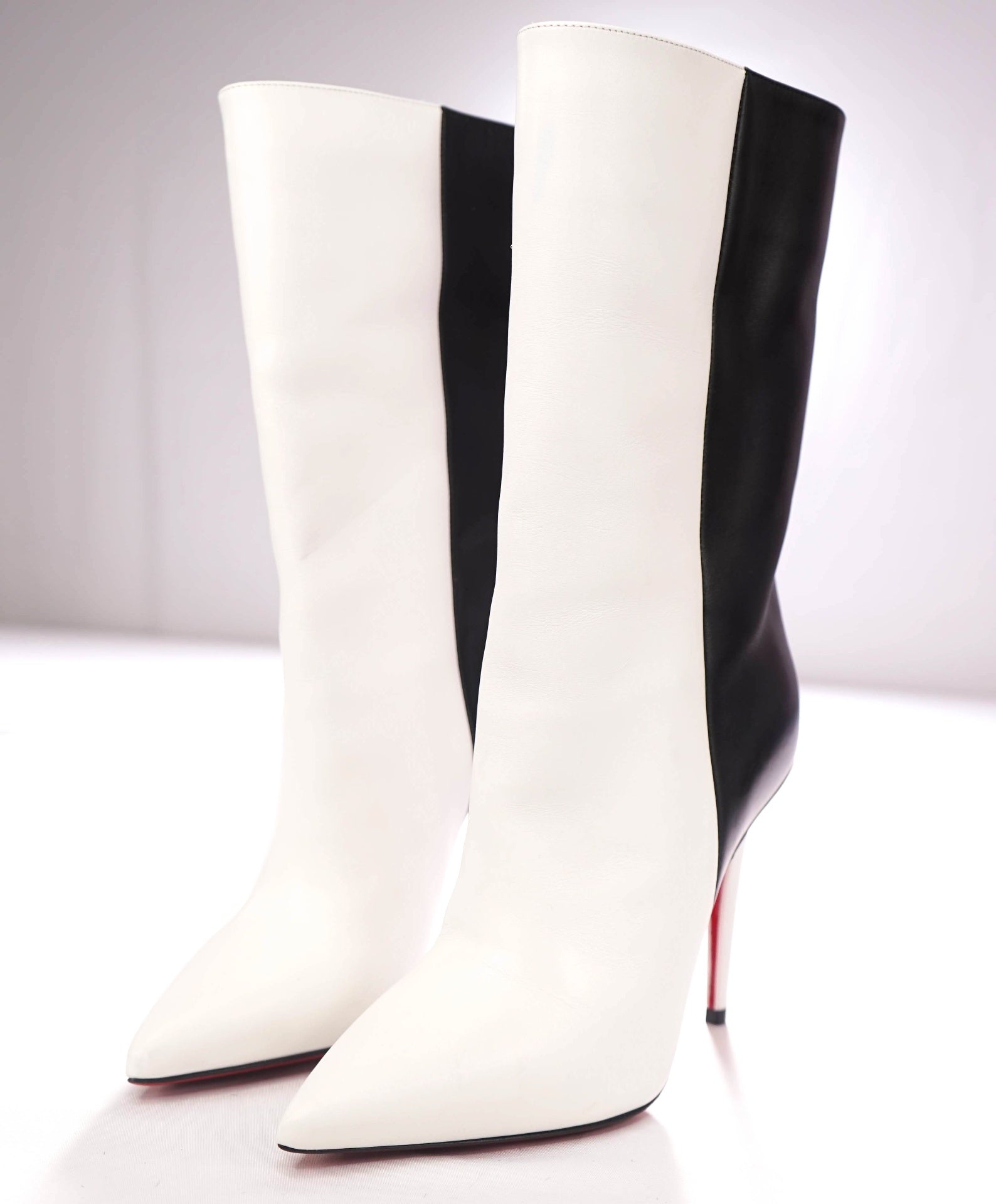 $1,595 CHRISTIAN LOUBOUTIN - Two-Tone Black/White Leather "ASTRILARGE BOOTY" 100mm Boots - US 6.5 (36.5EU)