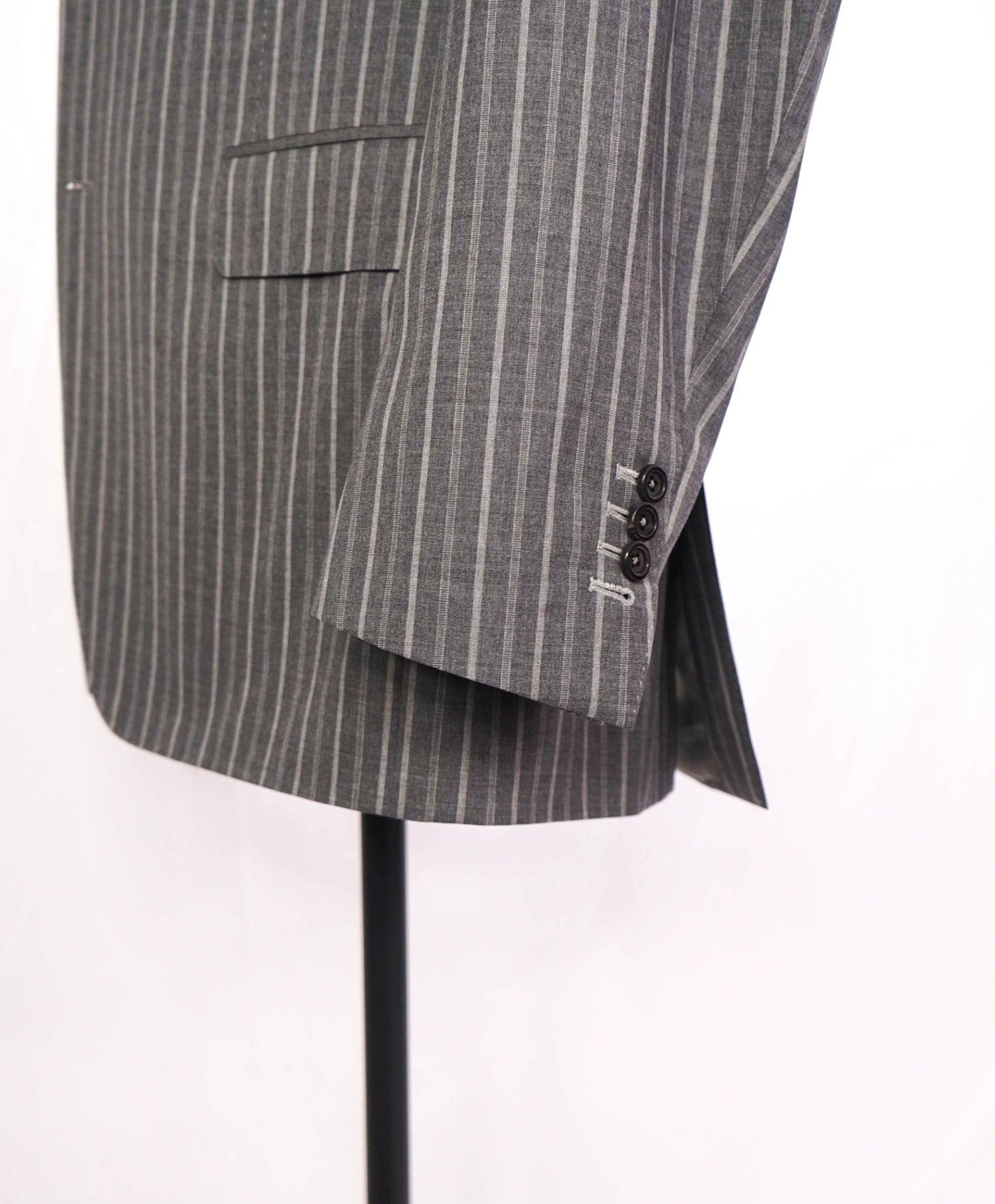 $2,395 CANALI - Gray Chalk Stripe Wool Peak Lapel Suit - 46R