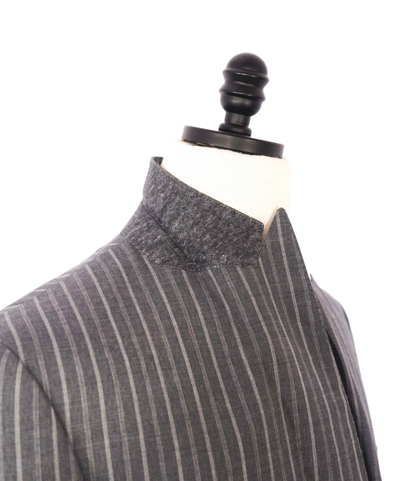 $2,395 CANALI - Gray Chalk Stripe Wool Peak Lapel Suit - 46R