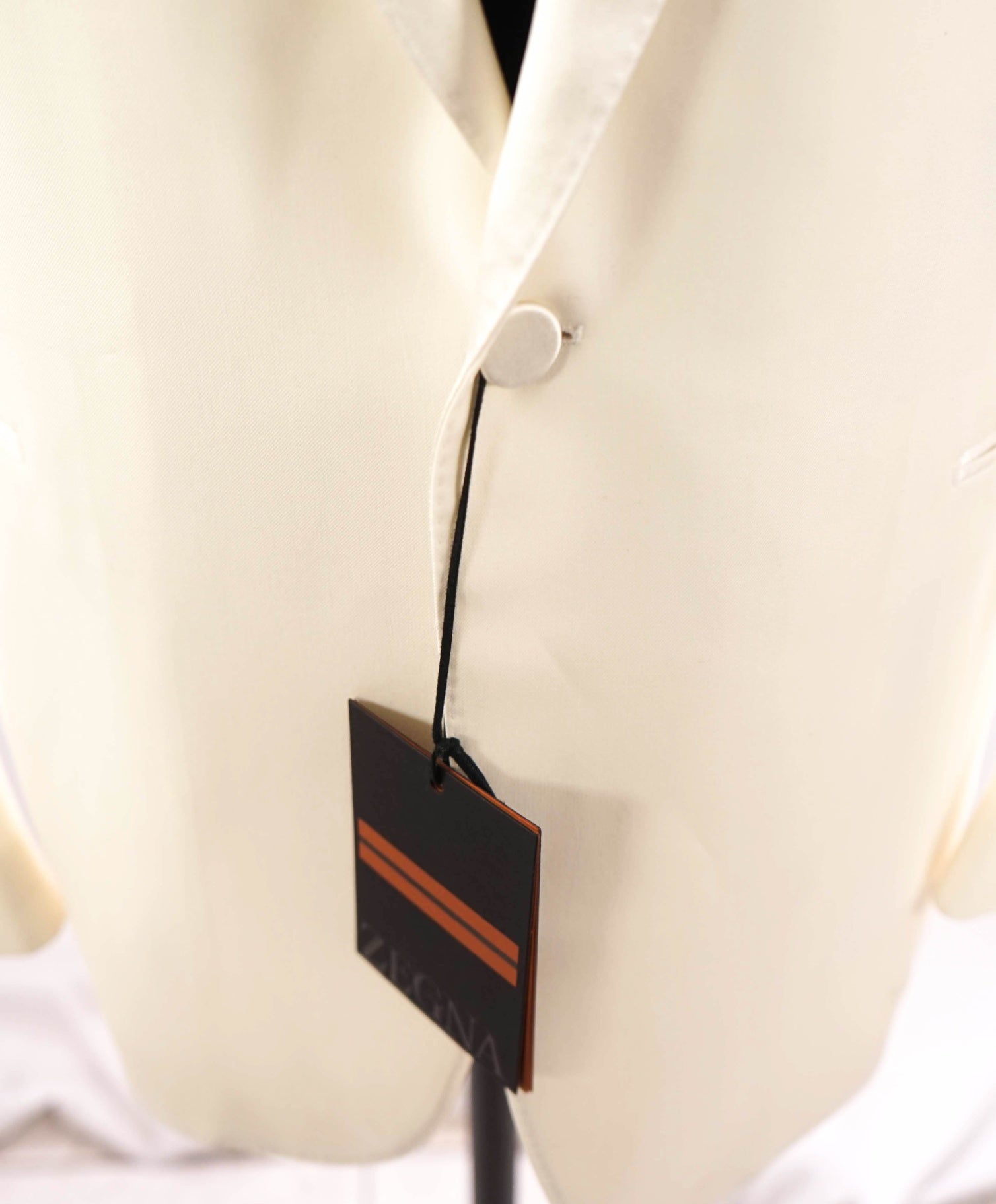 $3,990 ZEGNA - Ivory "SARTORIAL" Wool Peak Lapel Dinner Jacket - 48L
