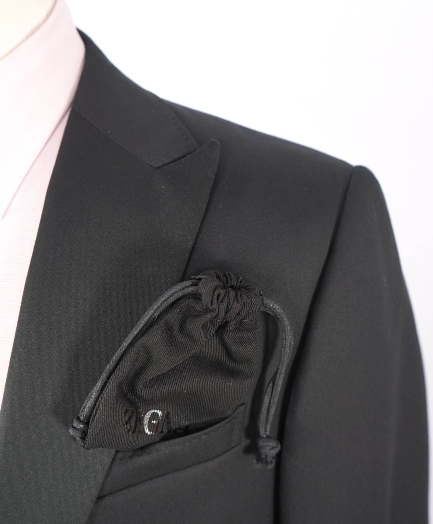 $3,990 ZEGNA - Solid Black Wool Peak Lapel Tuxedo - 42R