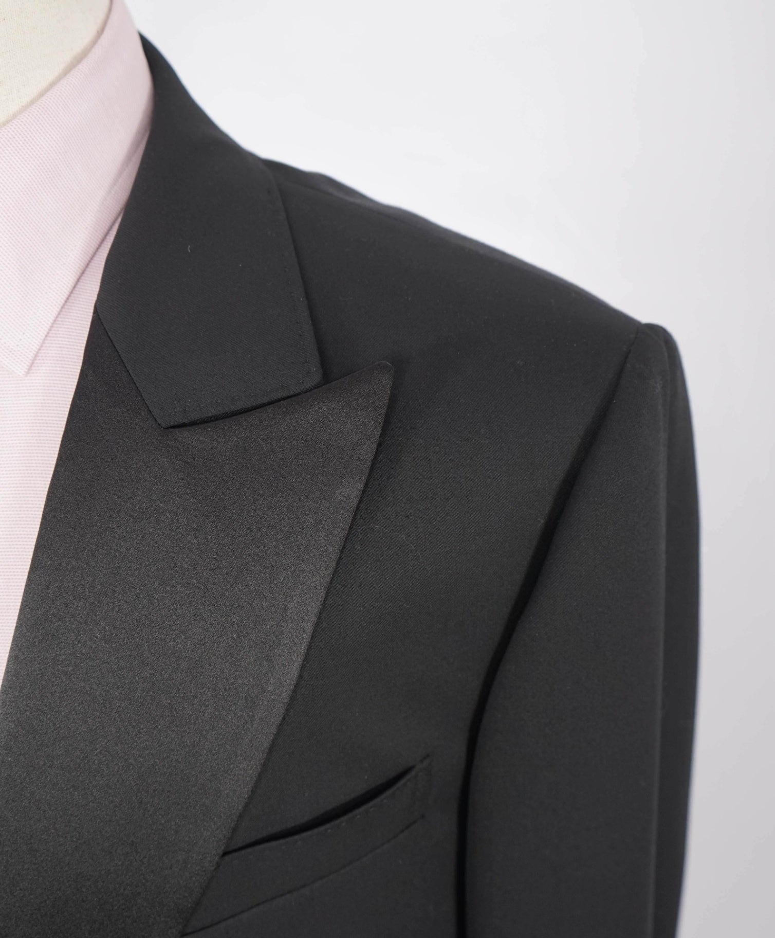 $1,570 Z ZEGNA - Solid Black Wool Peak Lapel Tuxedo - 48L